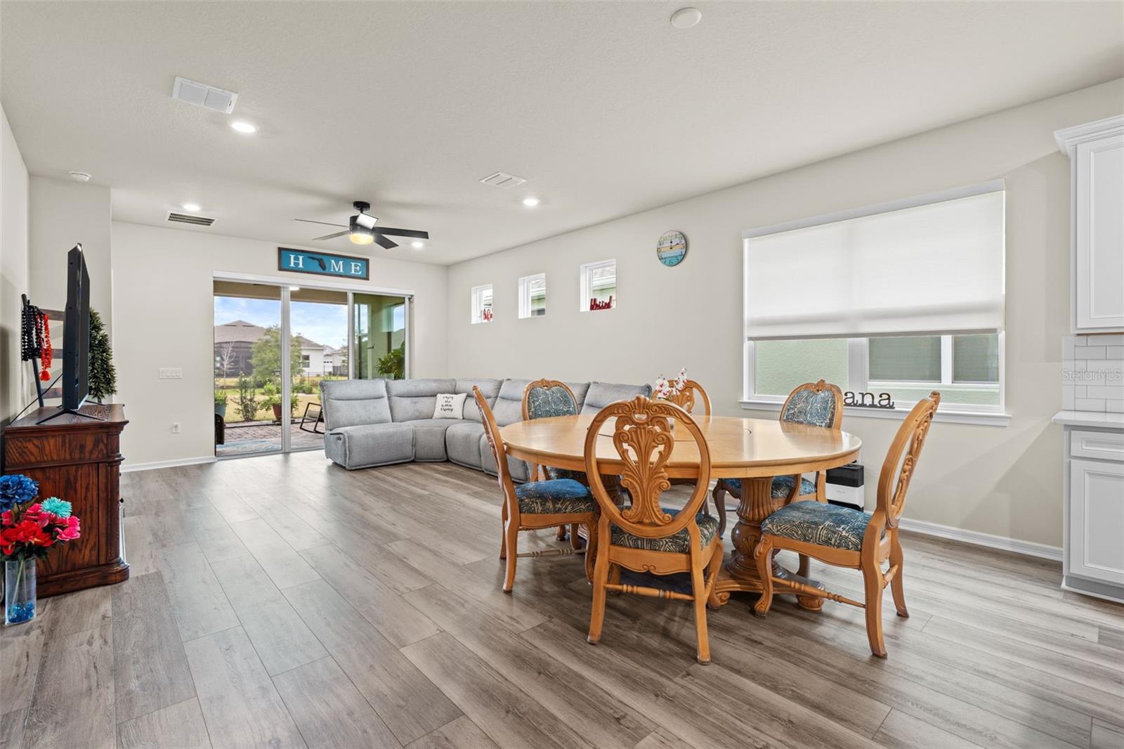 Image 12 of 60 For 13615 Splashing Isla Drive