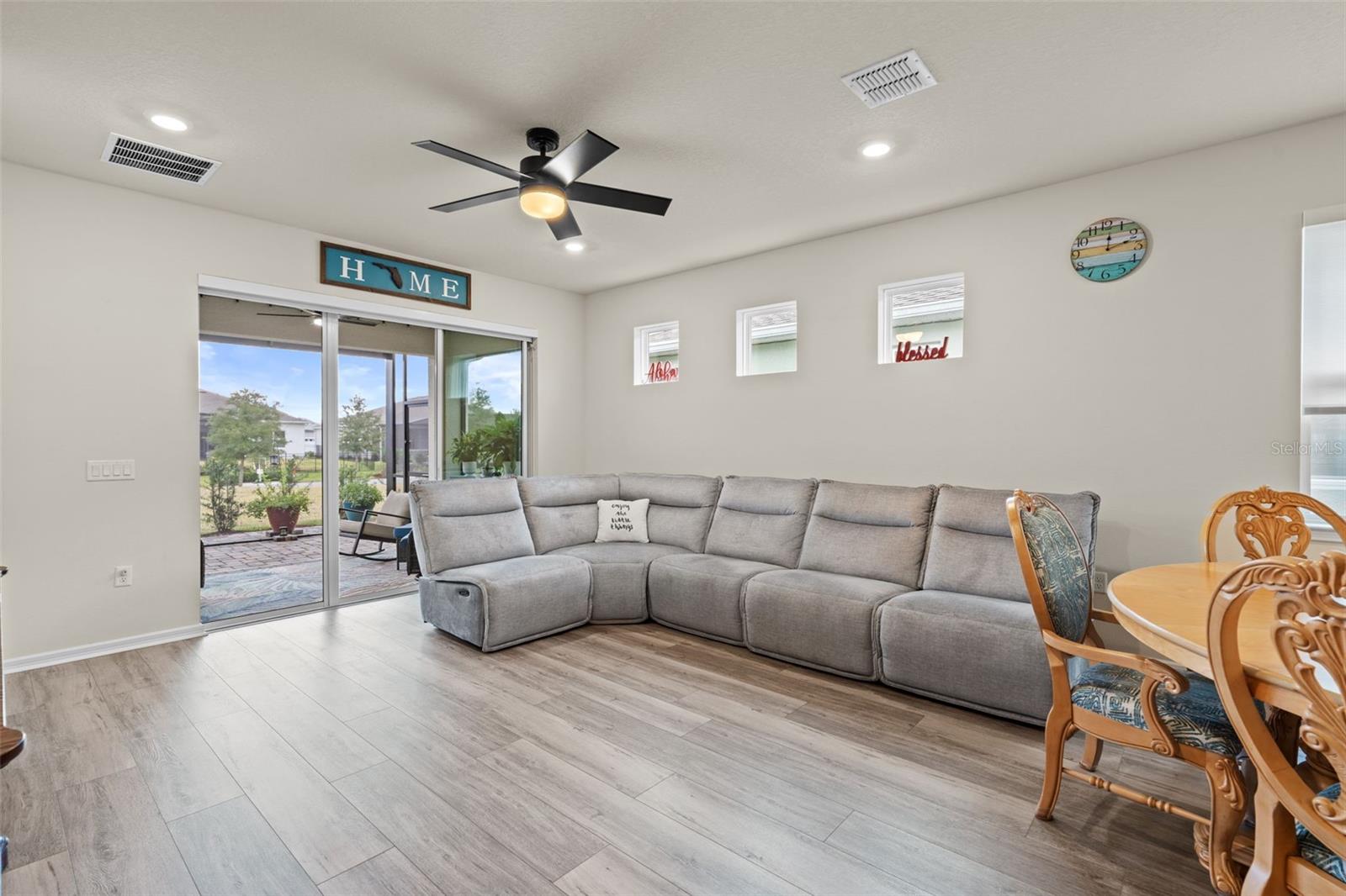 Image 14 of 60 For 13615 Splashing Isla Drive