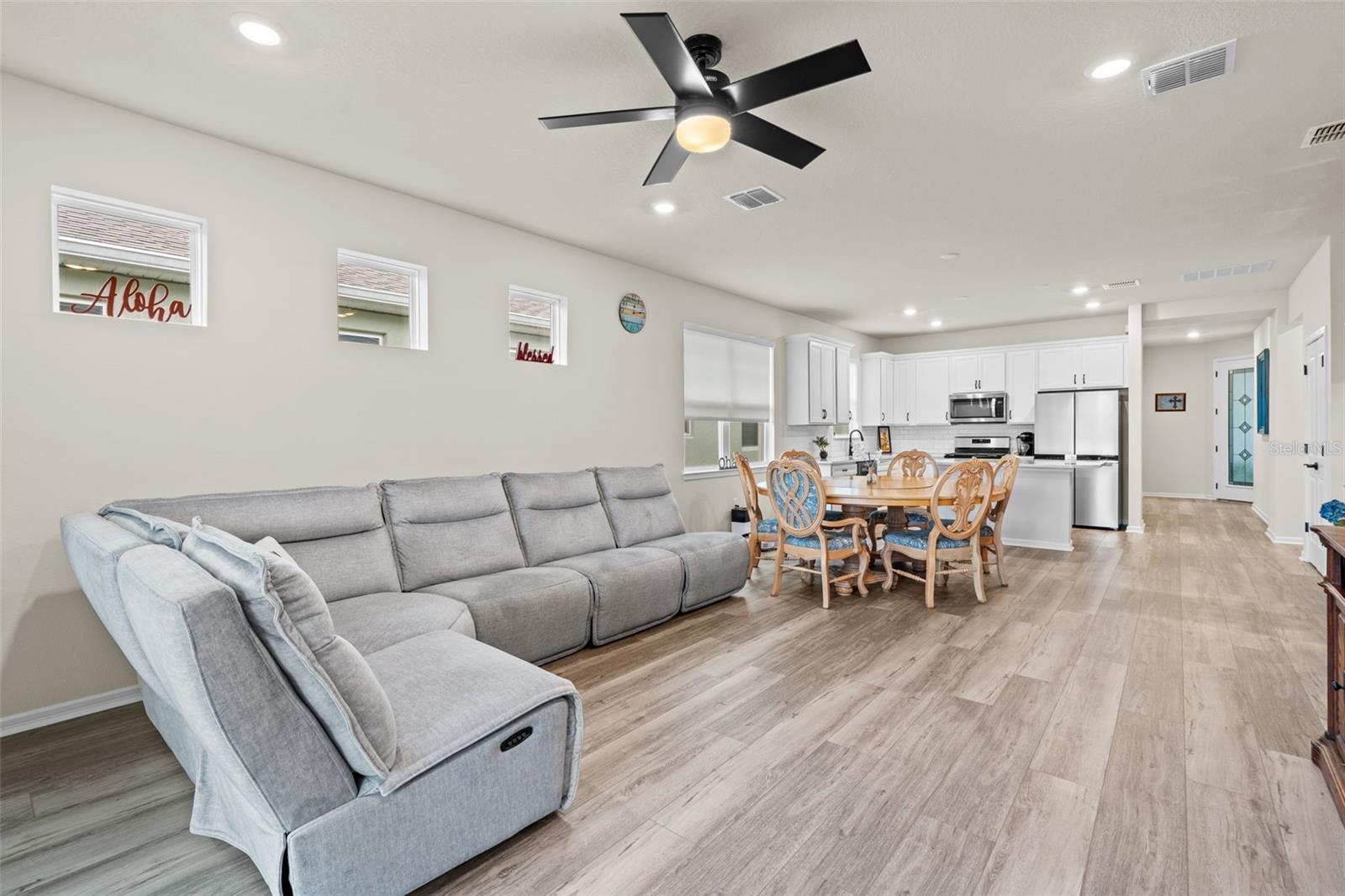 Image 16 of 60 For 13615 Splashing Isla Drive