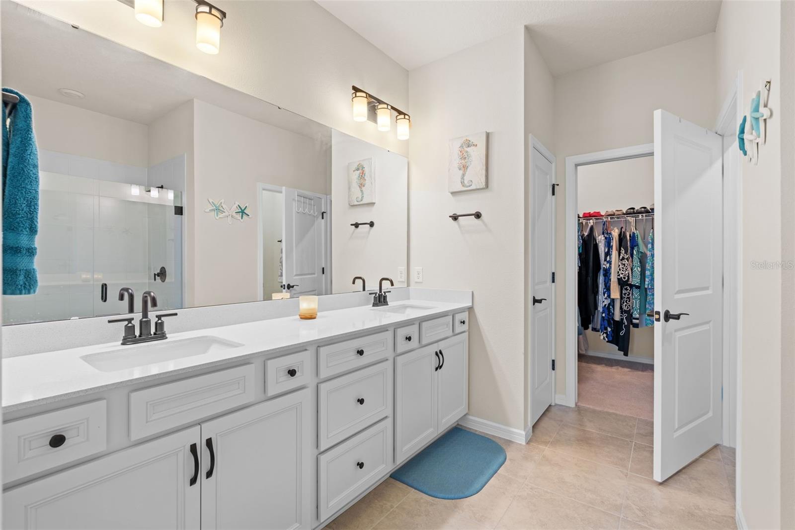 Image 22 of 60 For 13615 Splashing Isla Drive