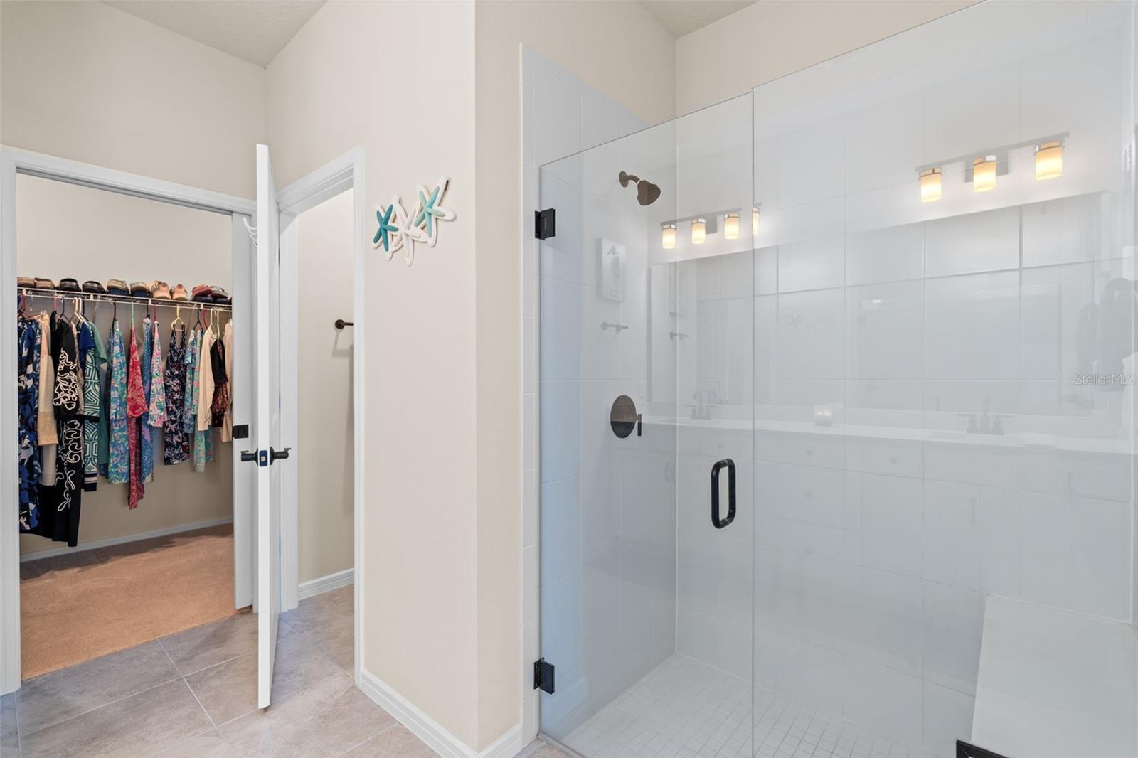 Image 23 of 60 For 13615 Splashing Isla Drive