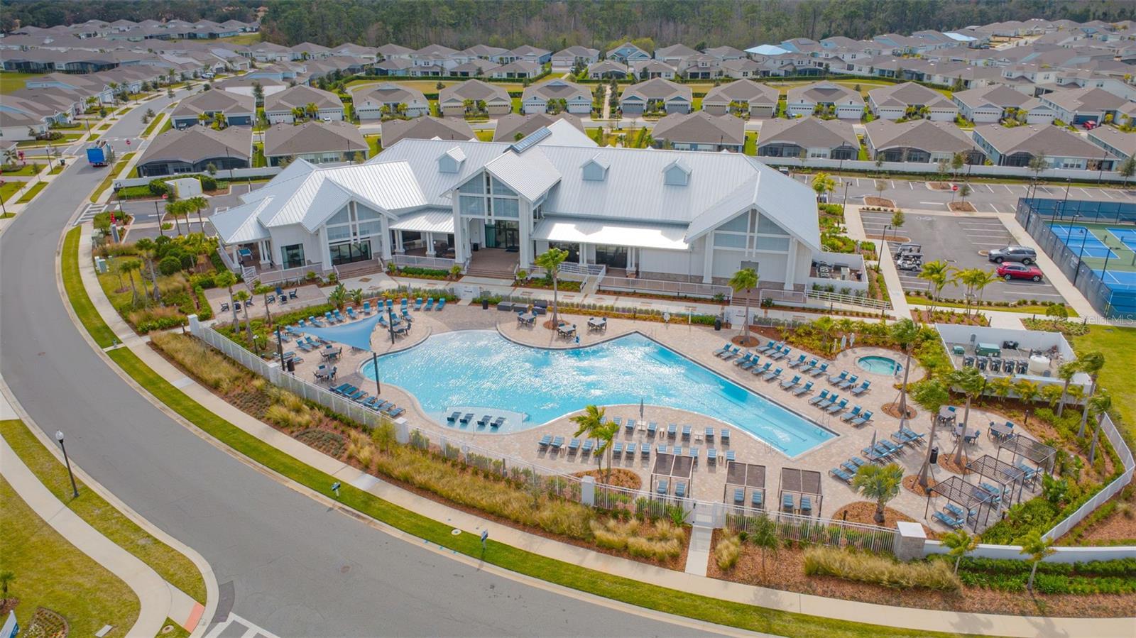 Image 43 of 60 For 13615 Splashing Isla Drive