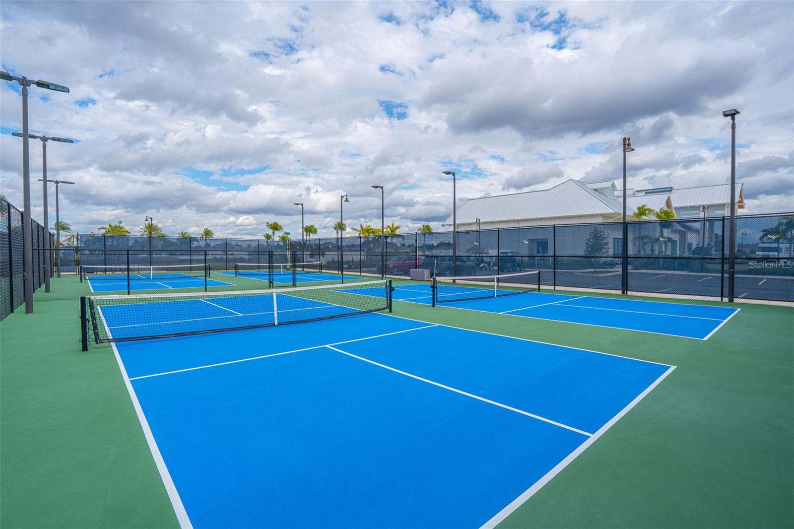 Image 46 of 60 For 13615 Splashing Isla Drive