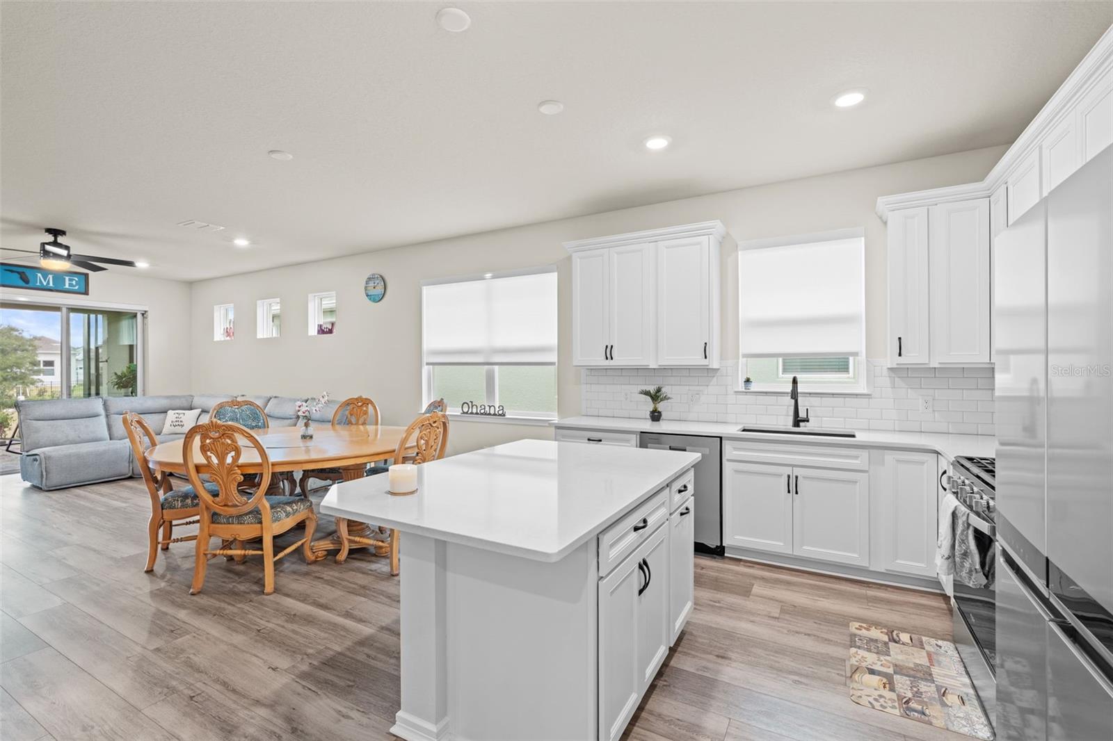 Image 8 of 60 For 13615 Splashing Isla Drive