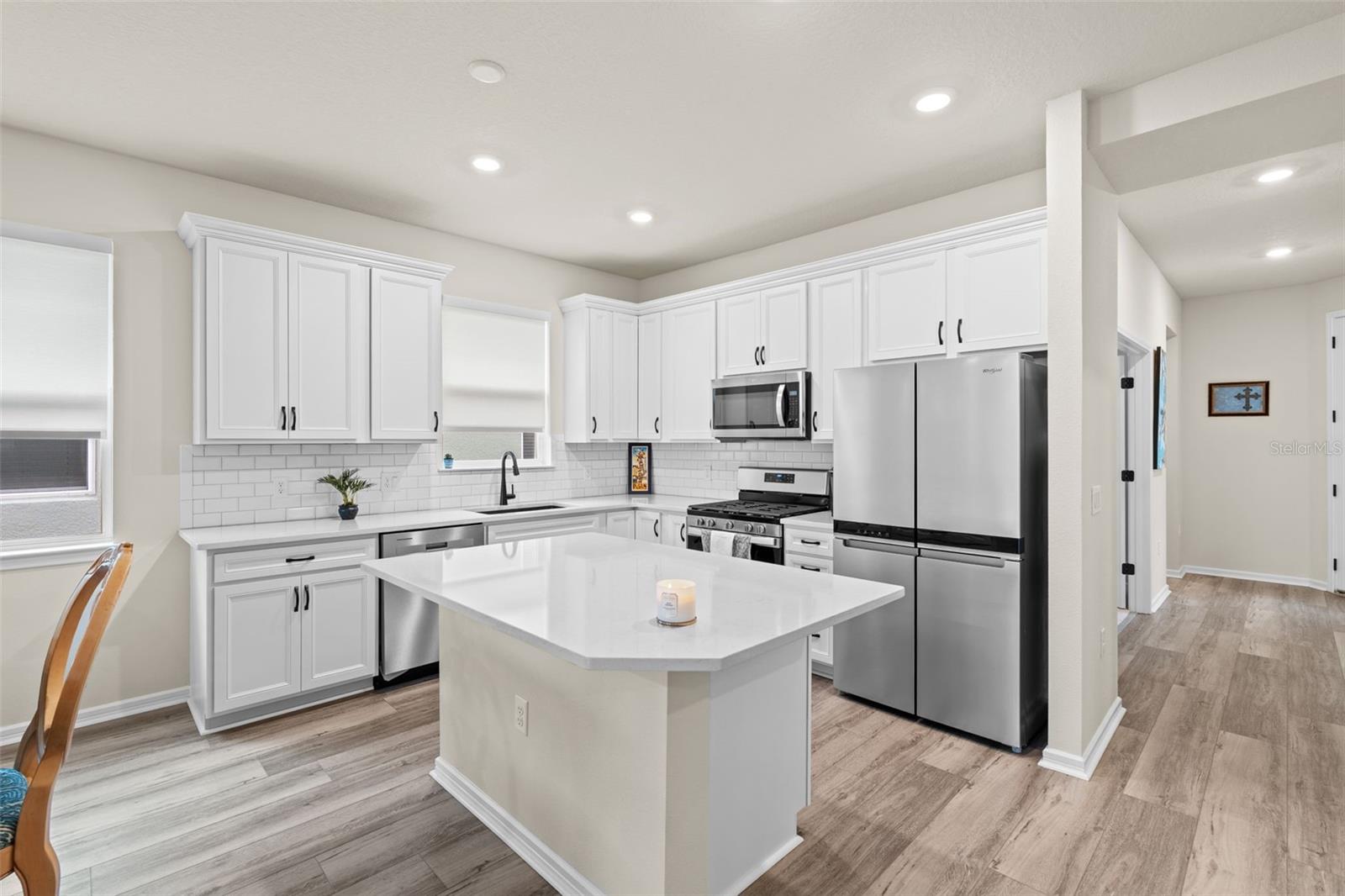 Image 9 of 60 For 13615 Splashing Isla Drive