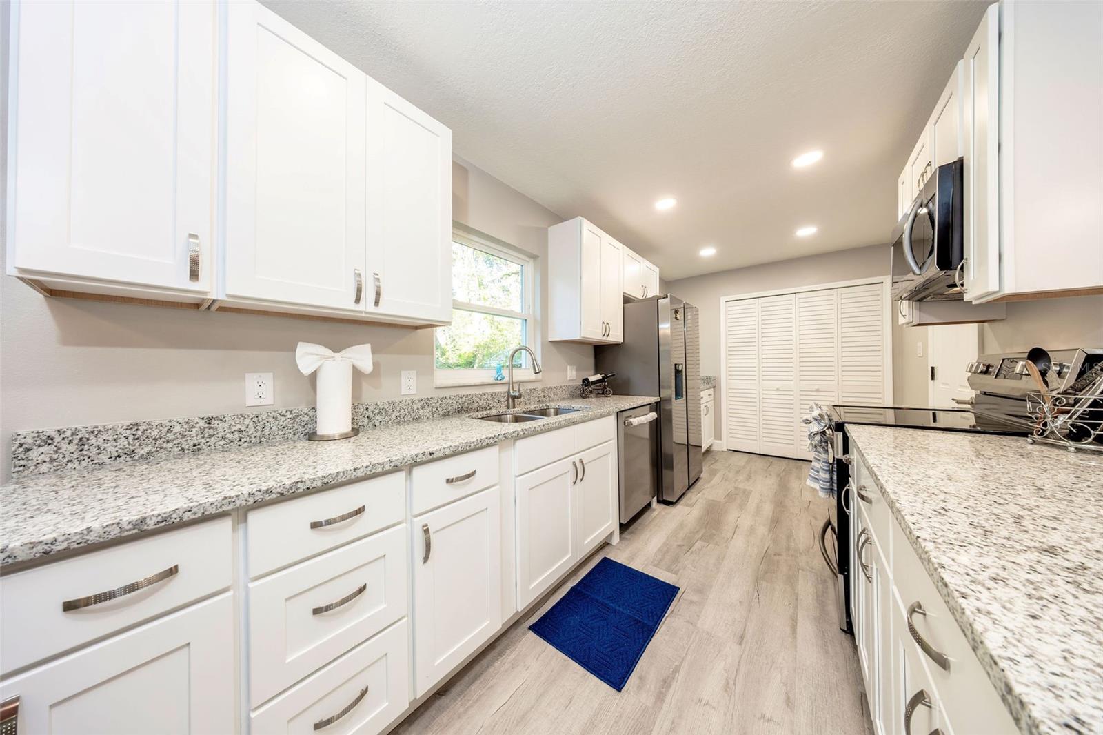 Image 15 of 30 For 904 22nd Street