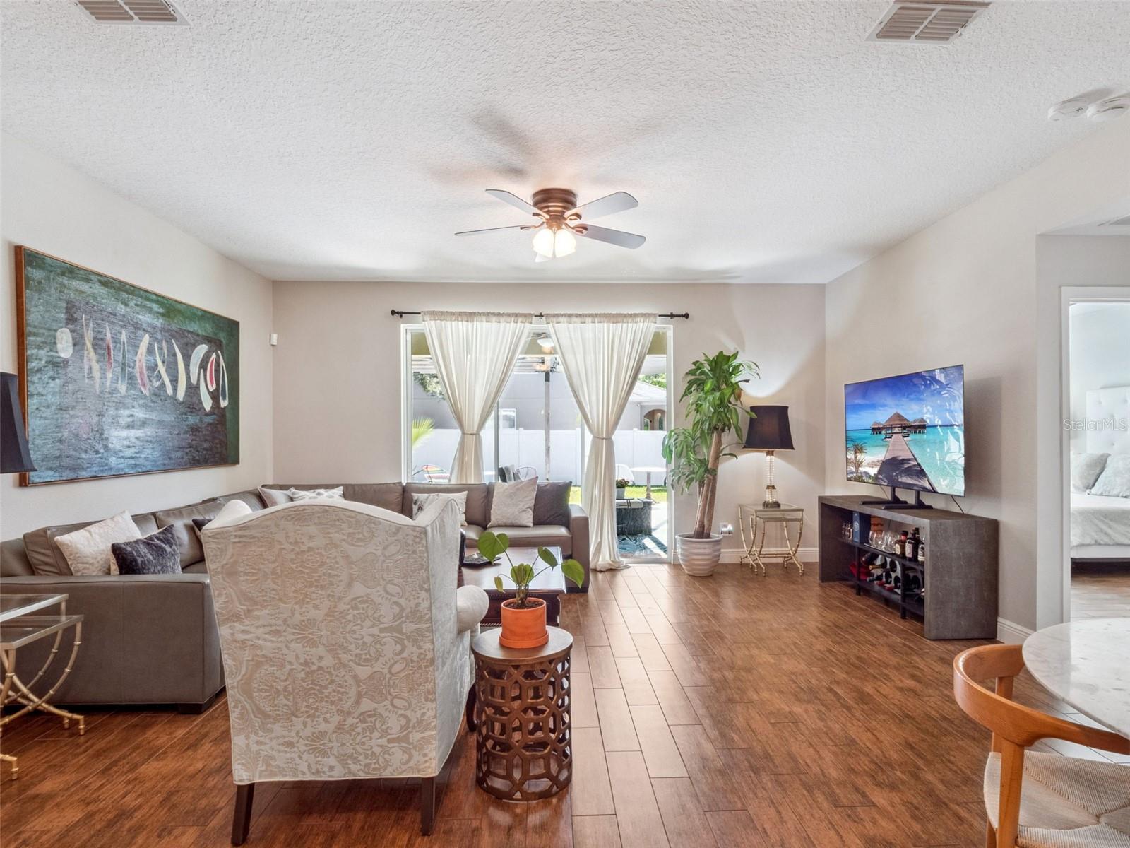 Image 13 of 31 For 1110 Vinsetta Circle