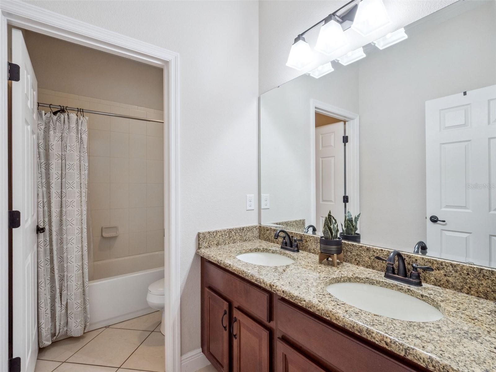 Image 21 of 31 For 1110 Vinsetta Circle