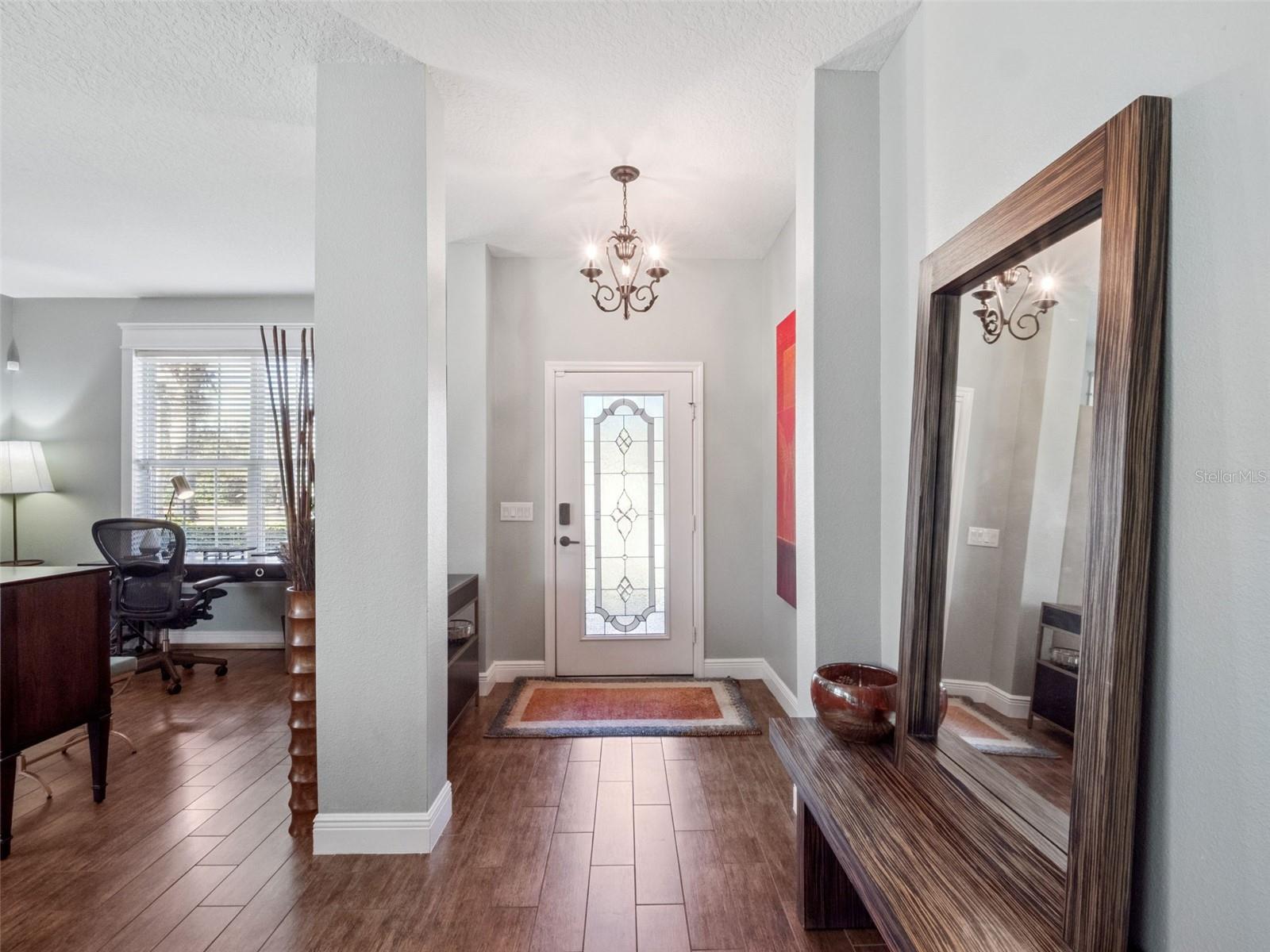 Image 3 of 31 For 1110 Vinsetta Circle