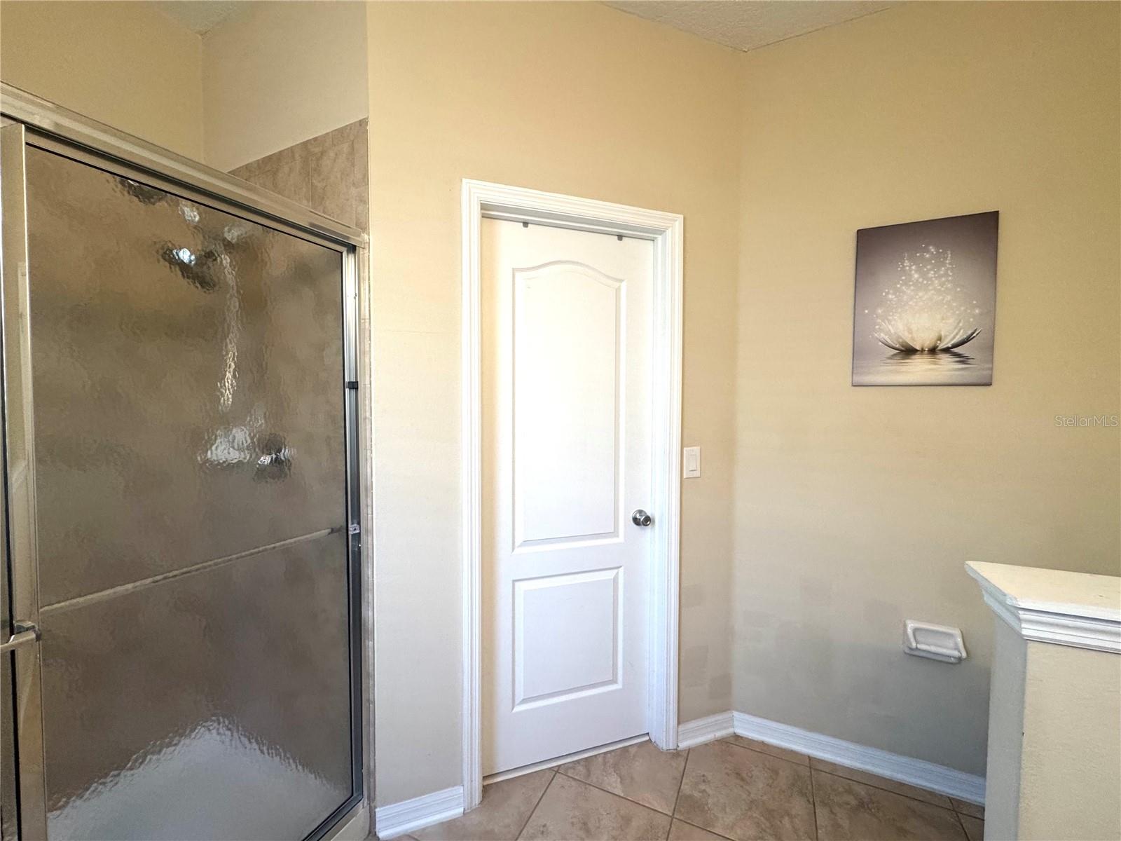 Image 10 of 21 For 215 Lakeshore Drive