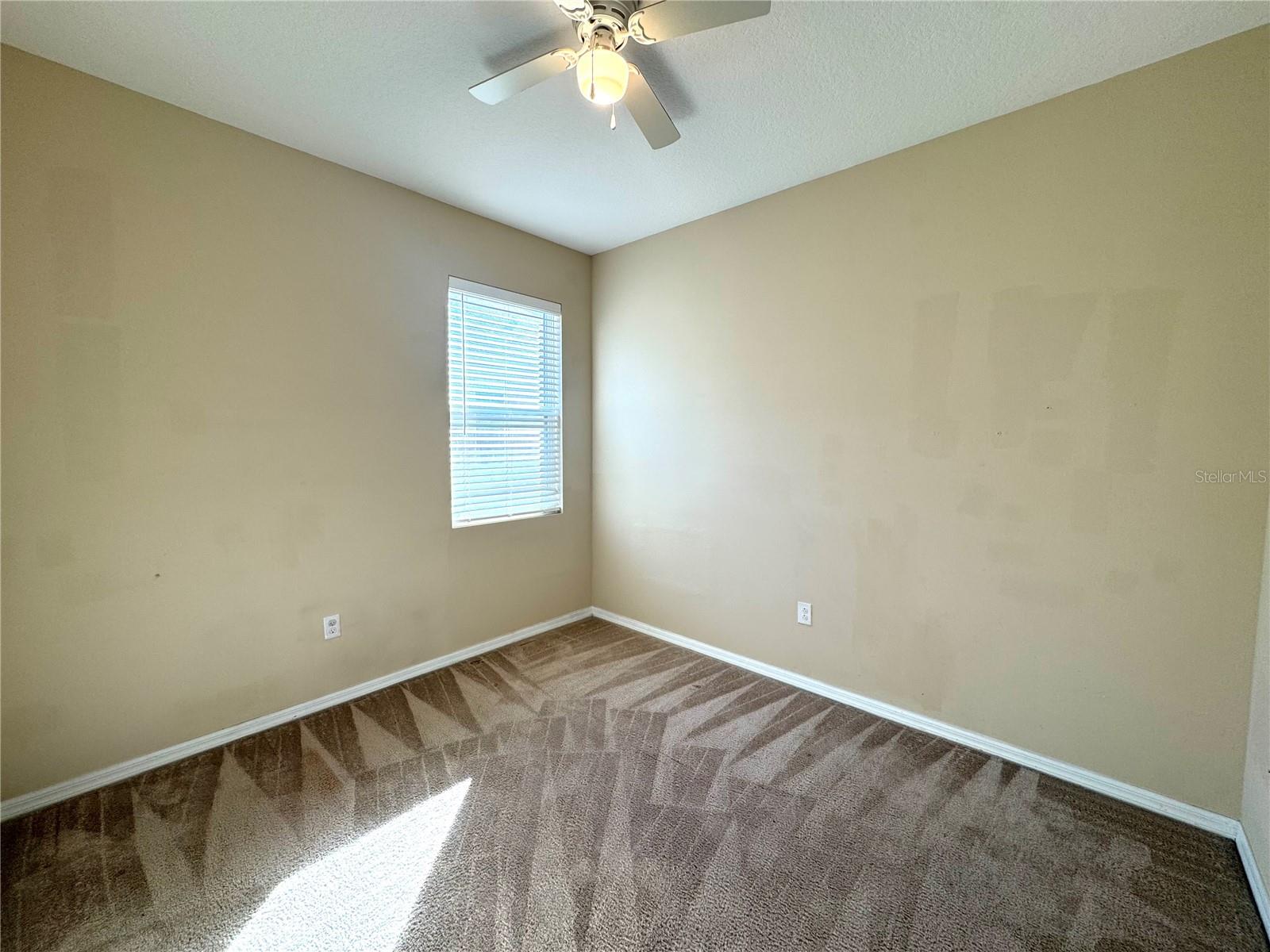 Image 16 of 21 For 215 Lakeshore Drive