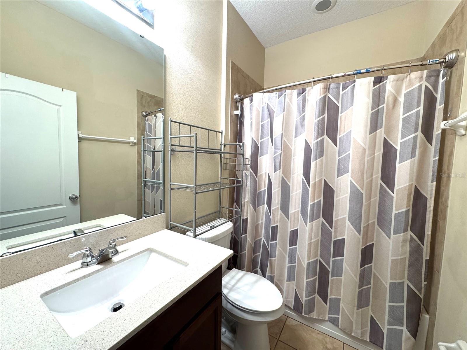 Image 18 of 21 For 215 Lakeshore Drive