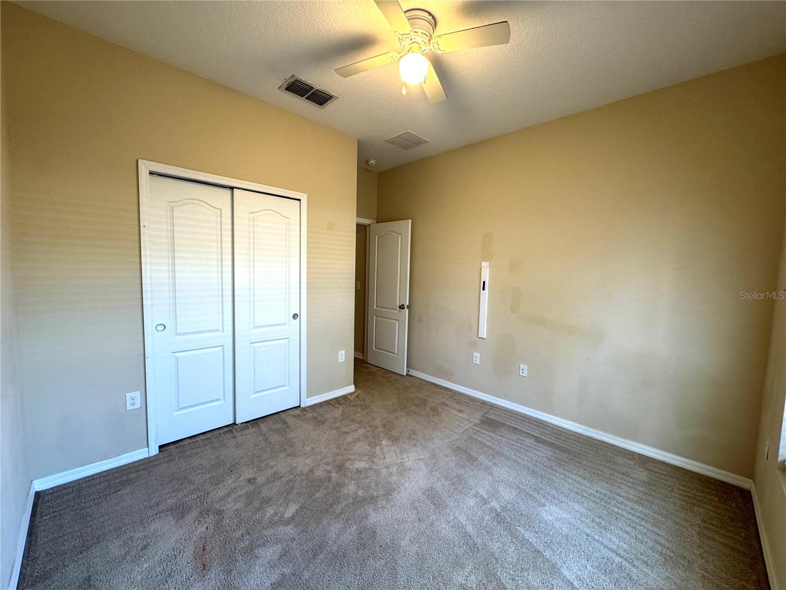 Image 19 of 21 For 215 Lakeshore Drive