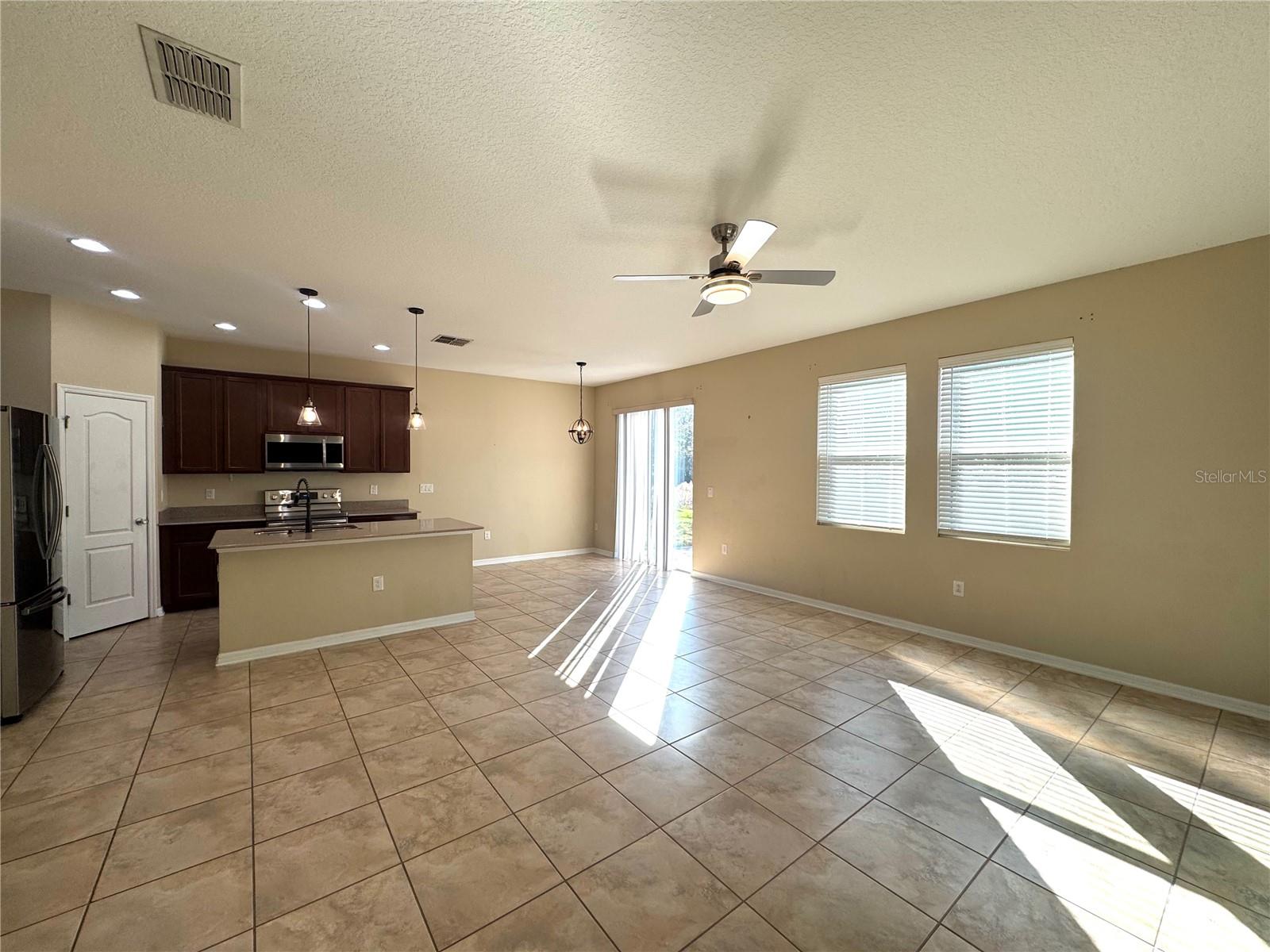 Image 2 of 21 For 215 Lakeshore Drive