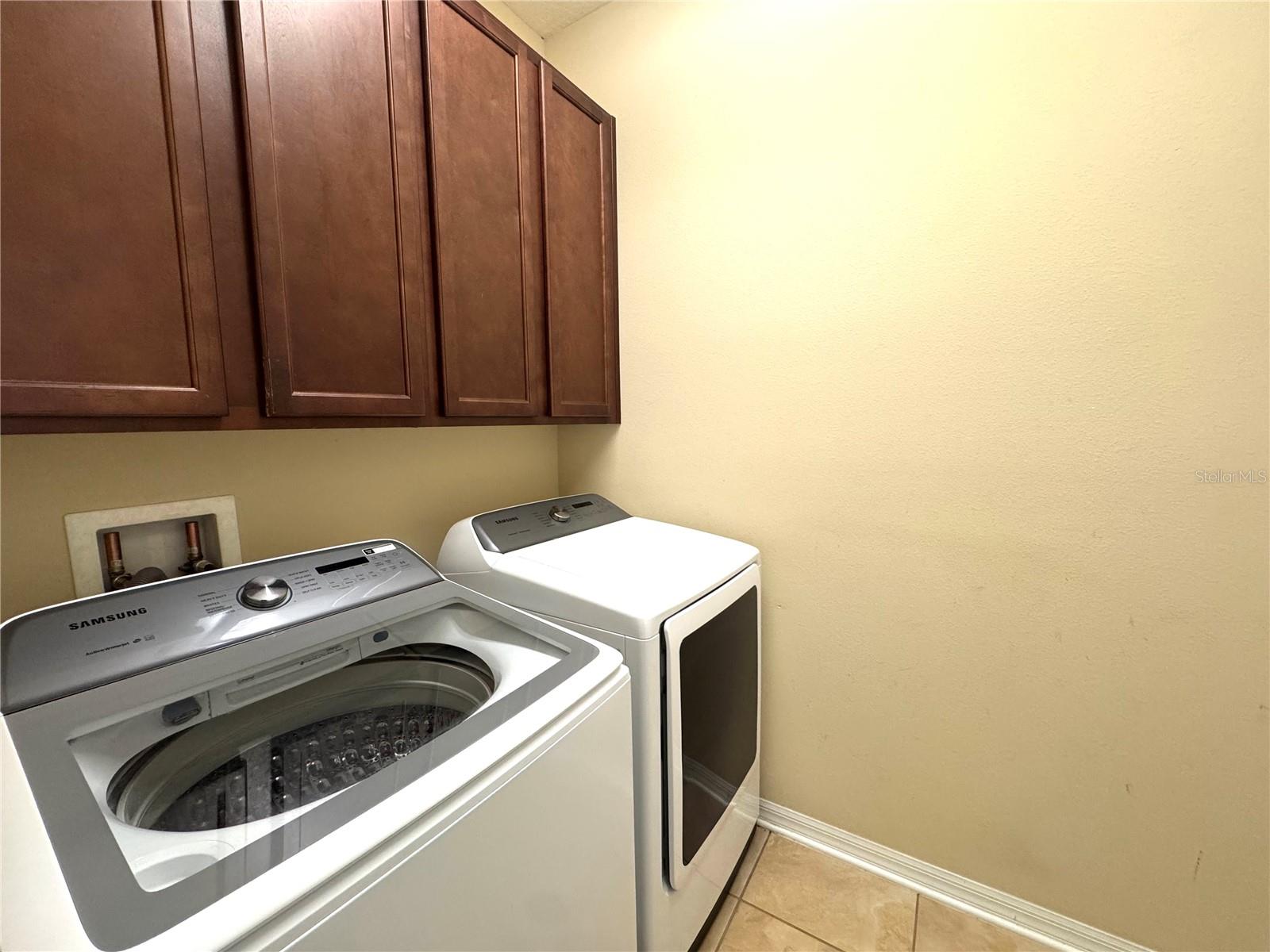 Image 20 of 21 For 215 Lakeshore Drive