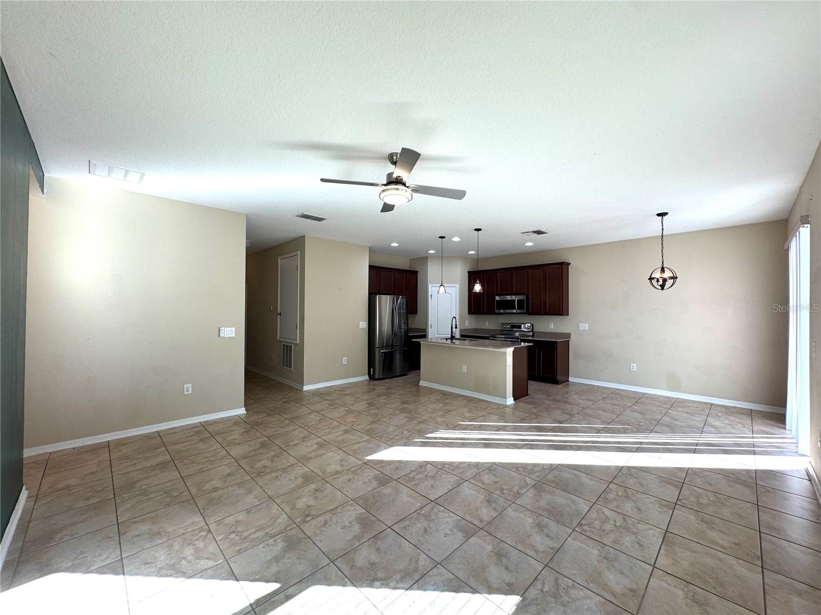 Image 3 of 21 For 215 Lakeshore Drive