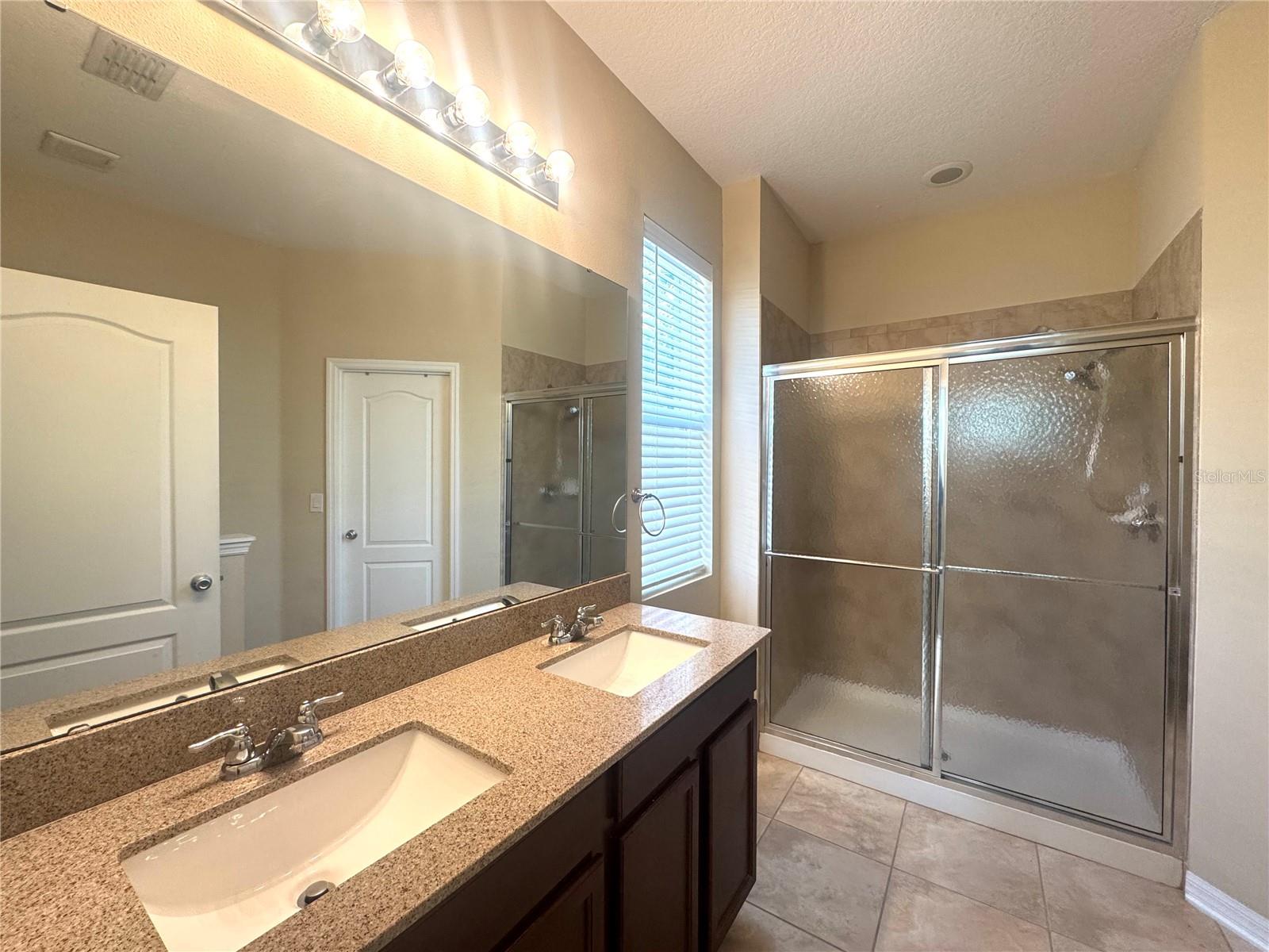 Image 9 of 21 For 215 Lakeshore Drive