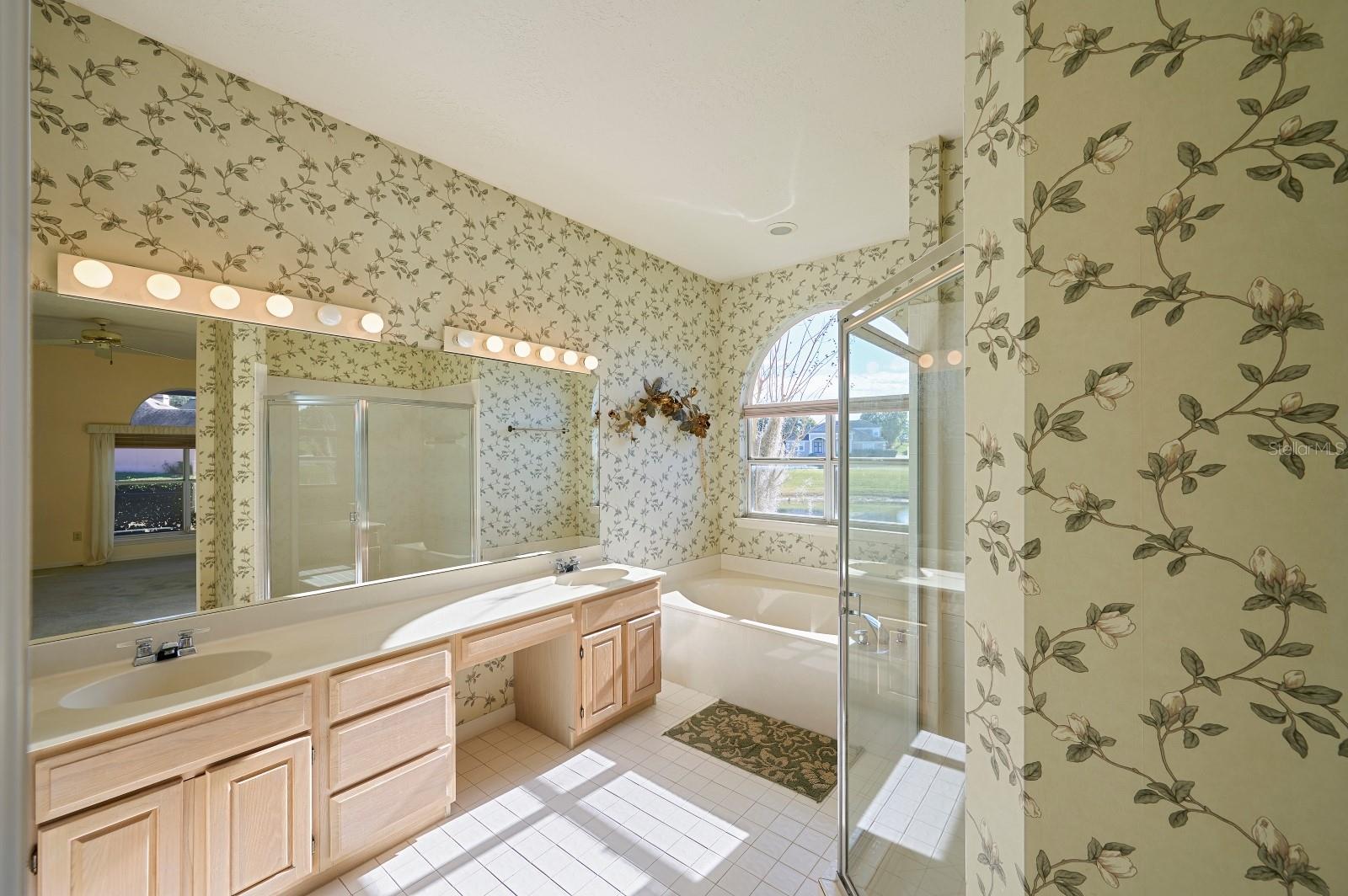 Listing photo id 17 for 475 Arrowmount Place