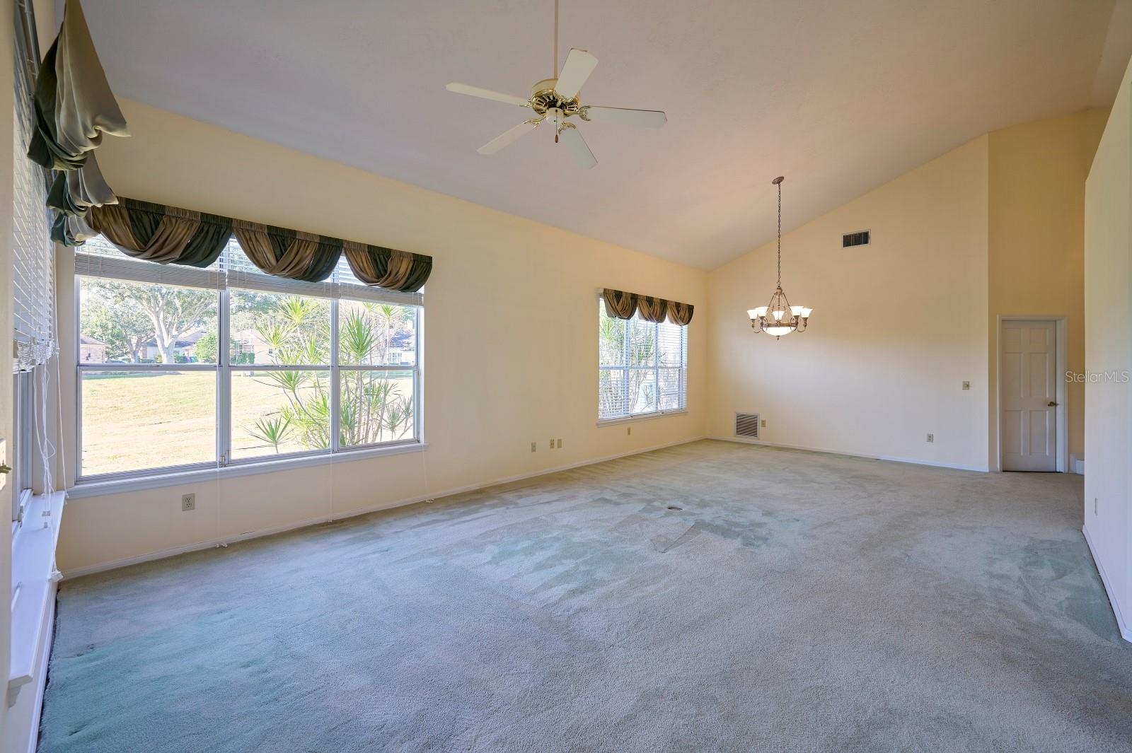 Listing photo id 19 for 475 Arrowmount Place