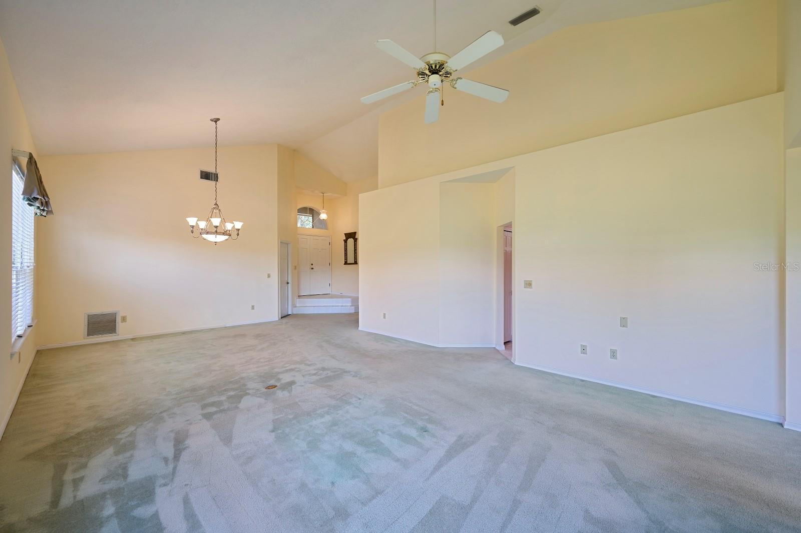 Listing photo id 20 for 475 Arrowmount Place