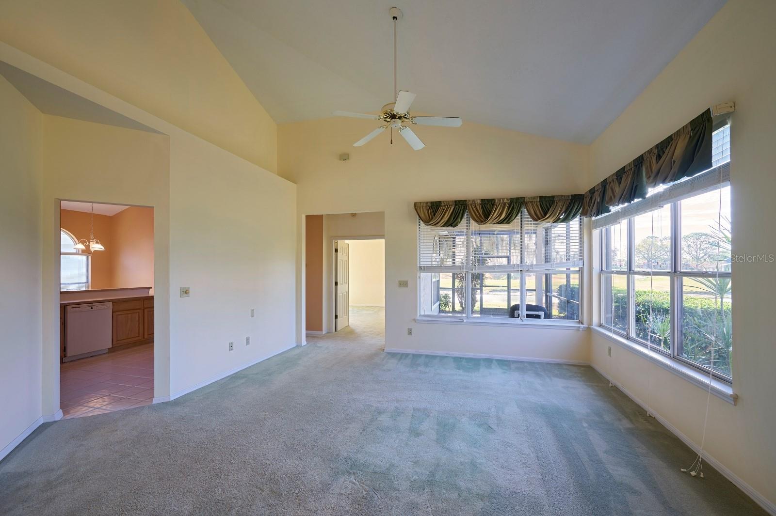 Listing photo id 22 for 475 Arrowmount Place