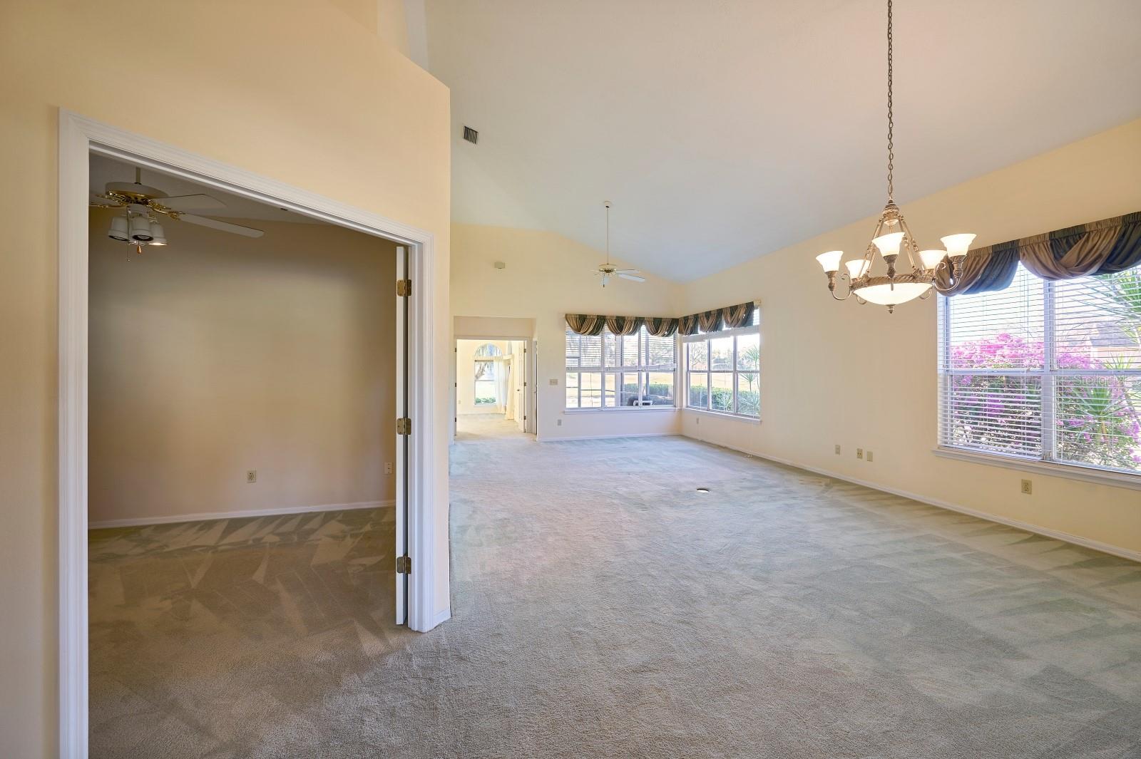 Listing photo id 24 for 475 Arrowmount Place