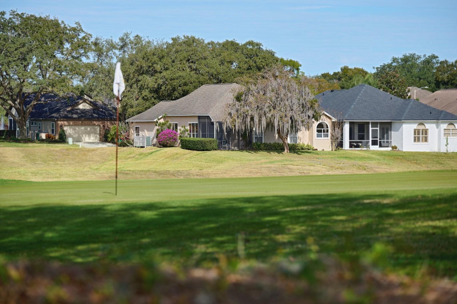 Listing photo id 5 for 475 Arrowmount Place