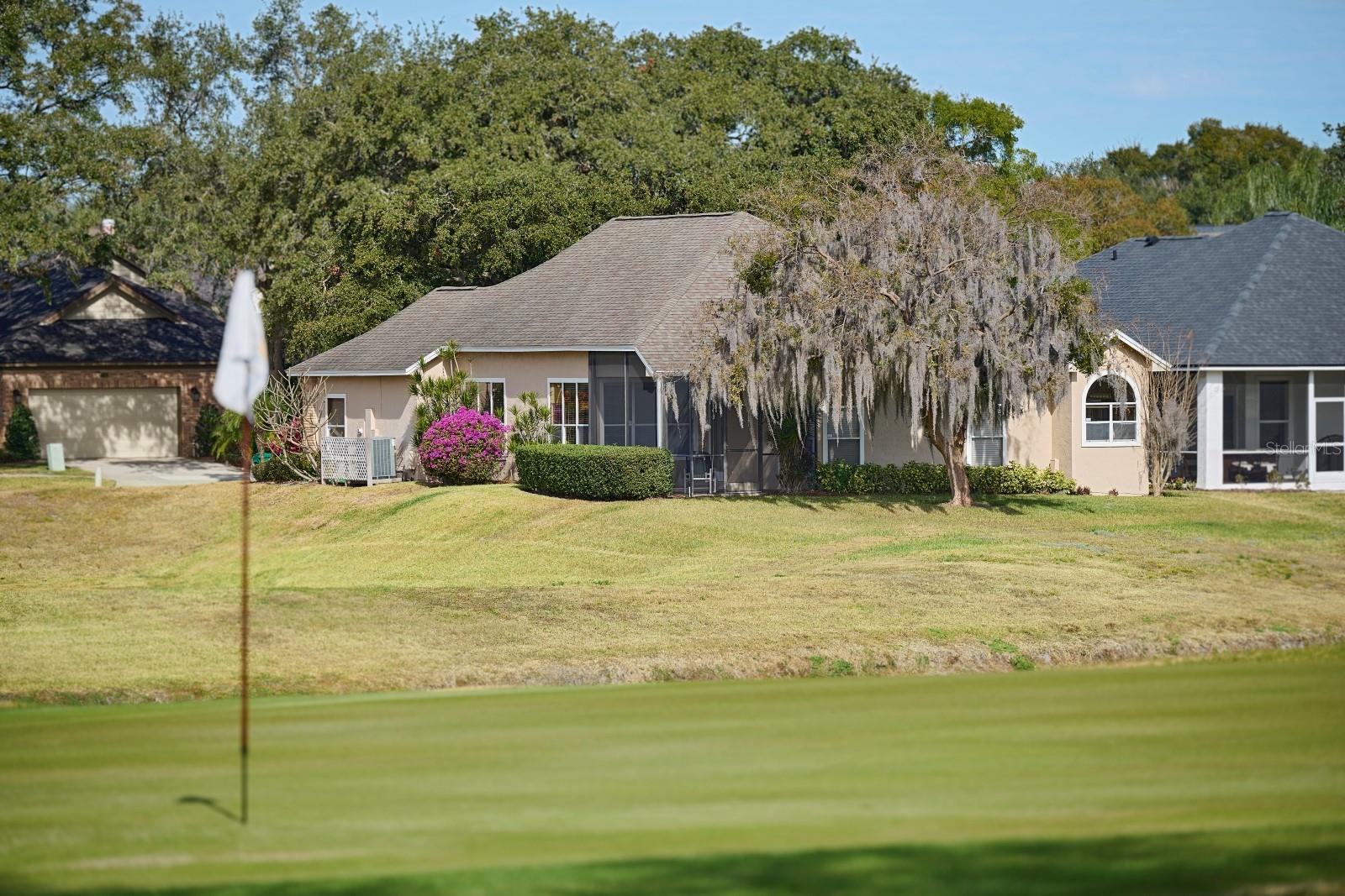 Listing photo id 6 for 475 Arrowmount Place