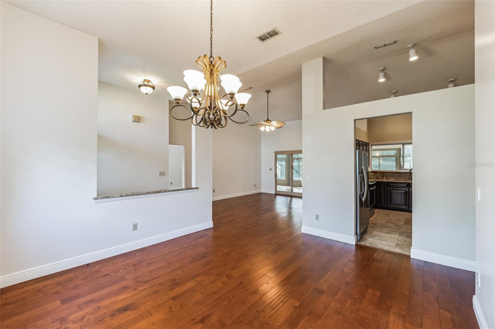 Image 11 of 41 For 109 Estates Circle