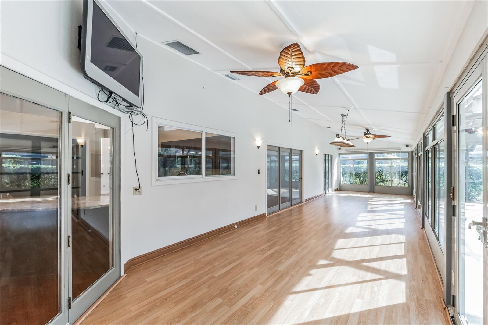 Image 21 of 41 For 109 Estates Circle