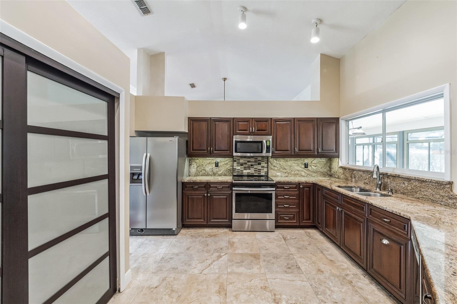 Image 7 of 41 For 109 Estates Circle