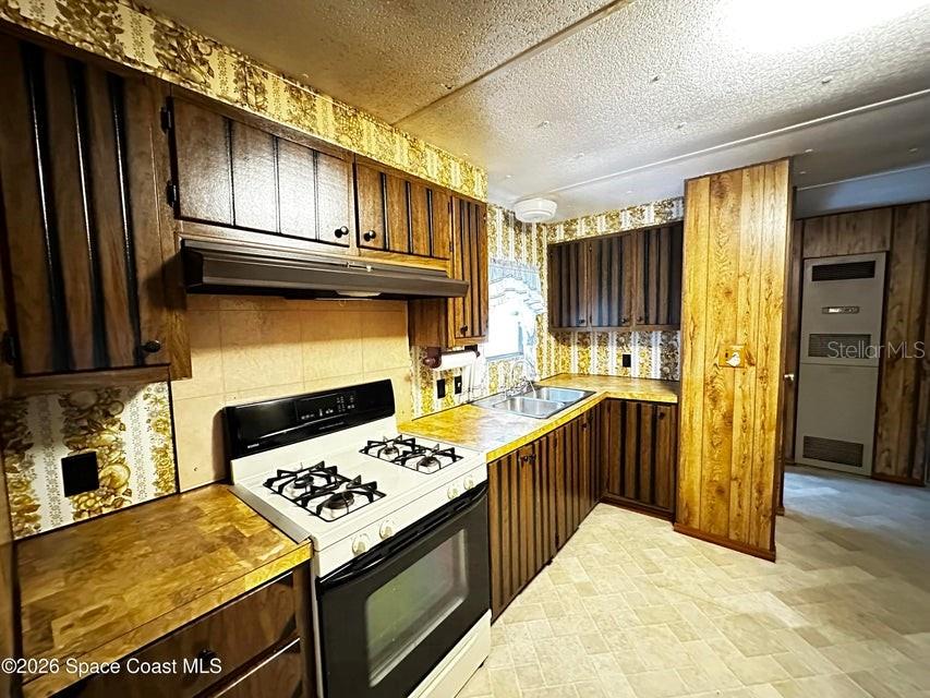 Image 4 of 18 For 4175 Hess Avenue