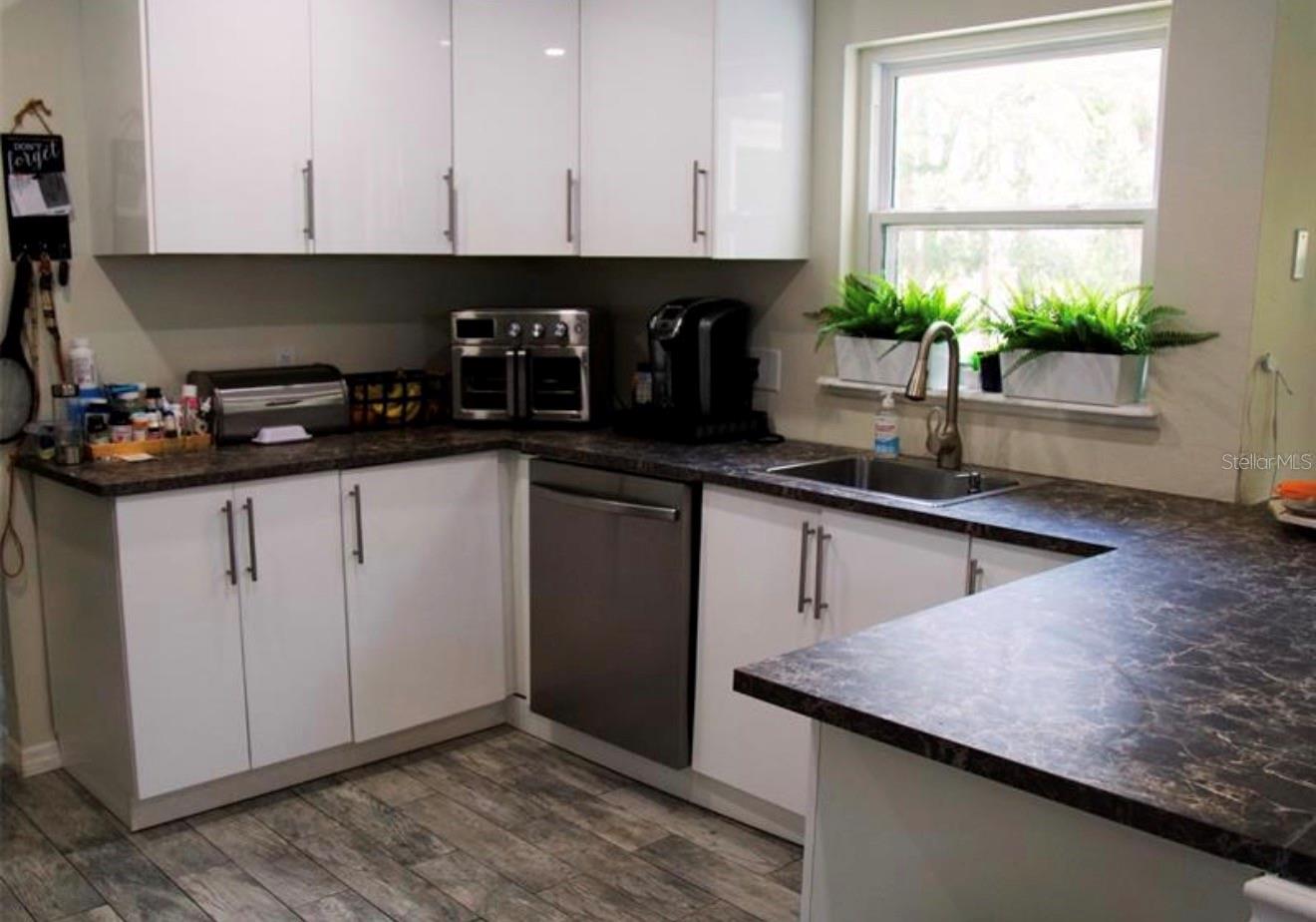 Image 7 of 16 For 548 Glen Haven Drive