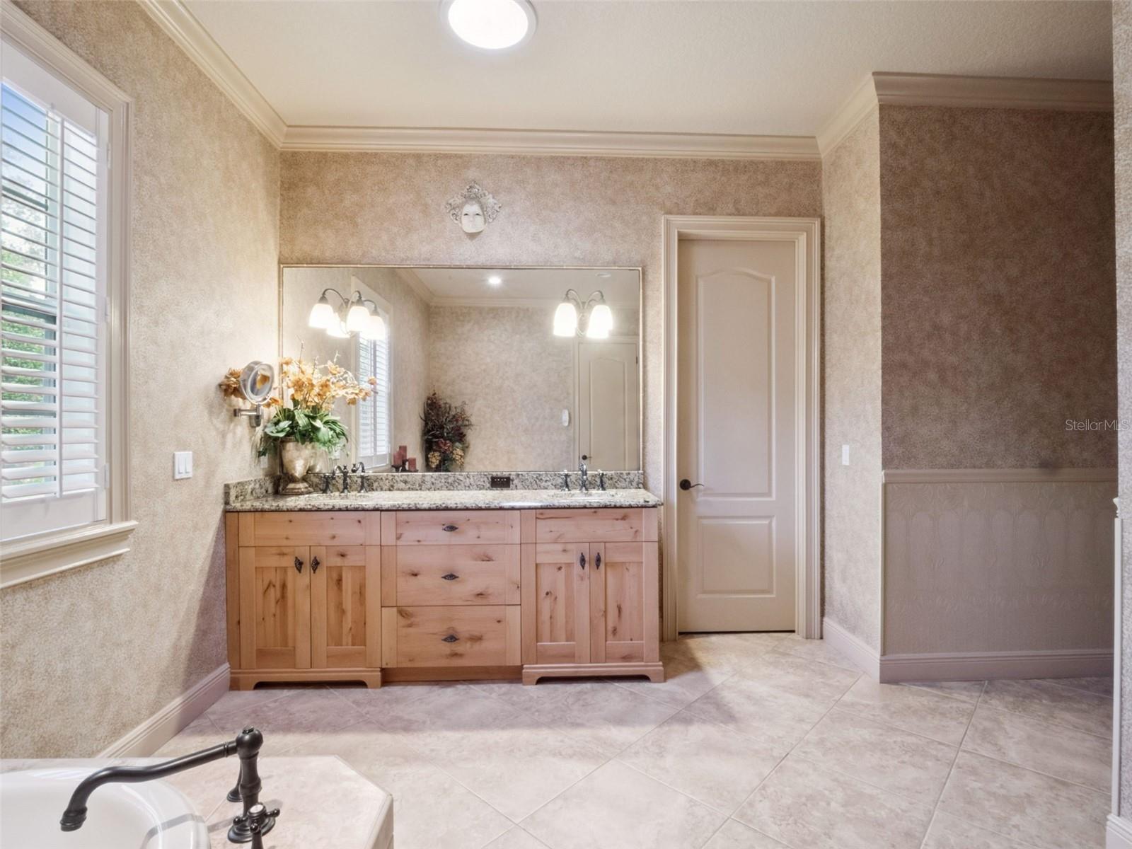 Image 23 of 58 For 1490 Lakeshore Drive