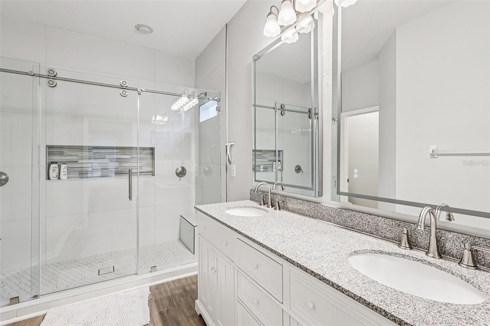 Image 16 of 34 For 221 Westmoreland Circle