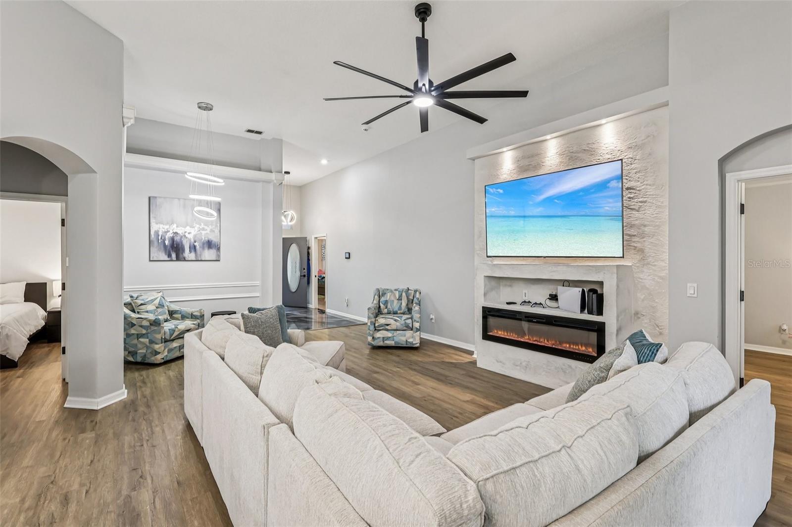 Image 3 of 34 For 221 Westmoreland Circle