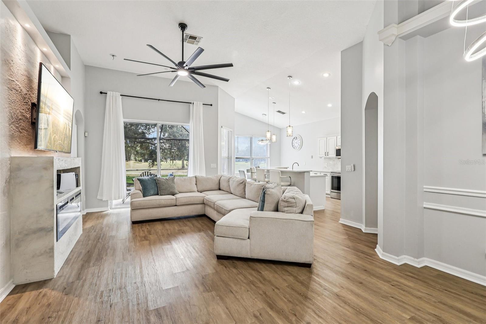 Image 4 of 34 For 221 Westmoreland Circle