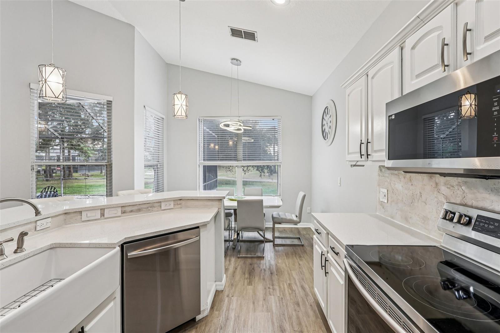 Image 9 of 34 For 221 Westmoreland Circle