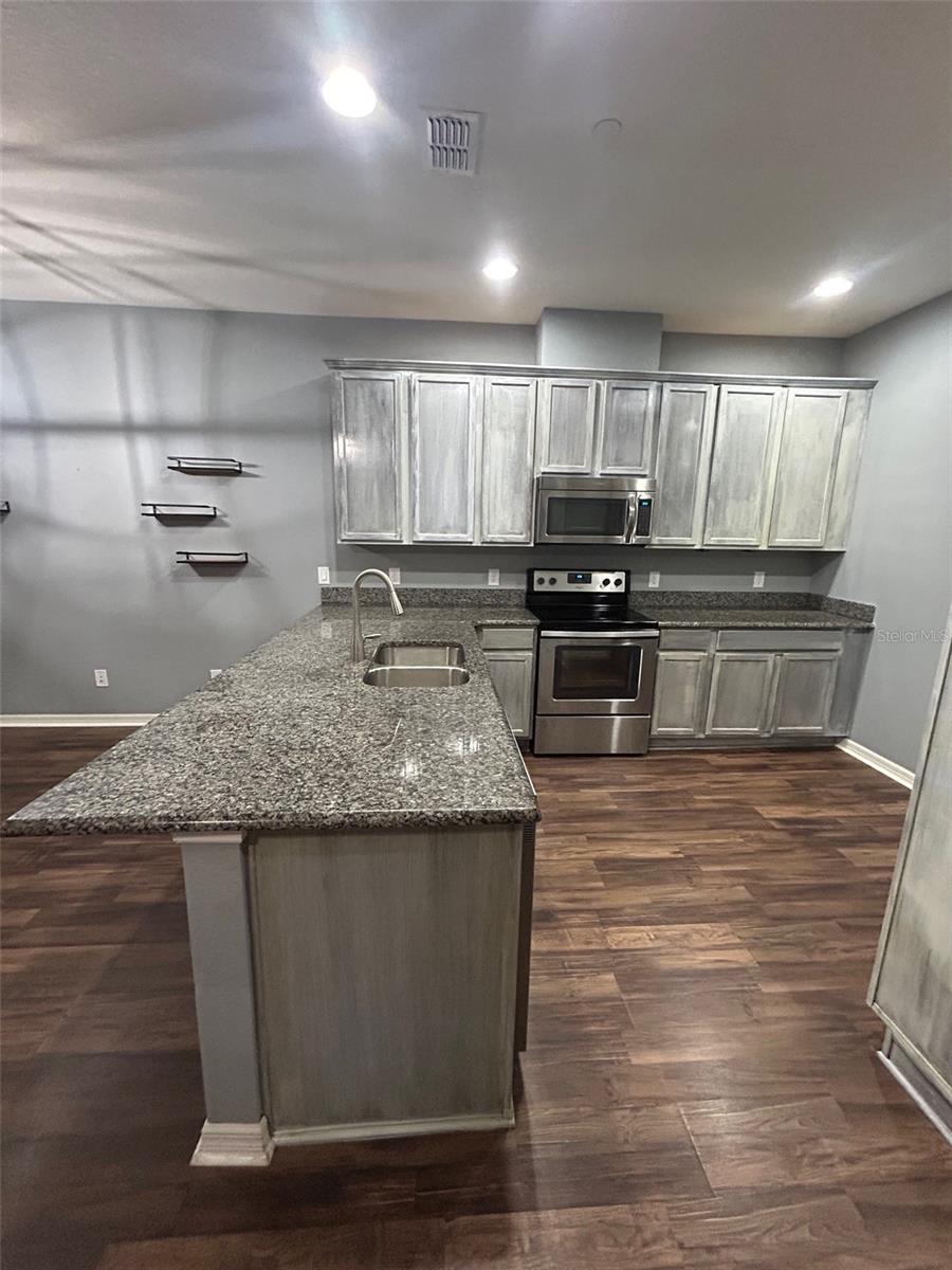 Image 5 of 19 For 106 Zamora Place