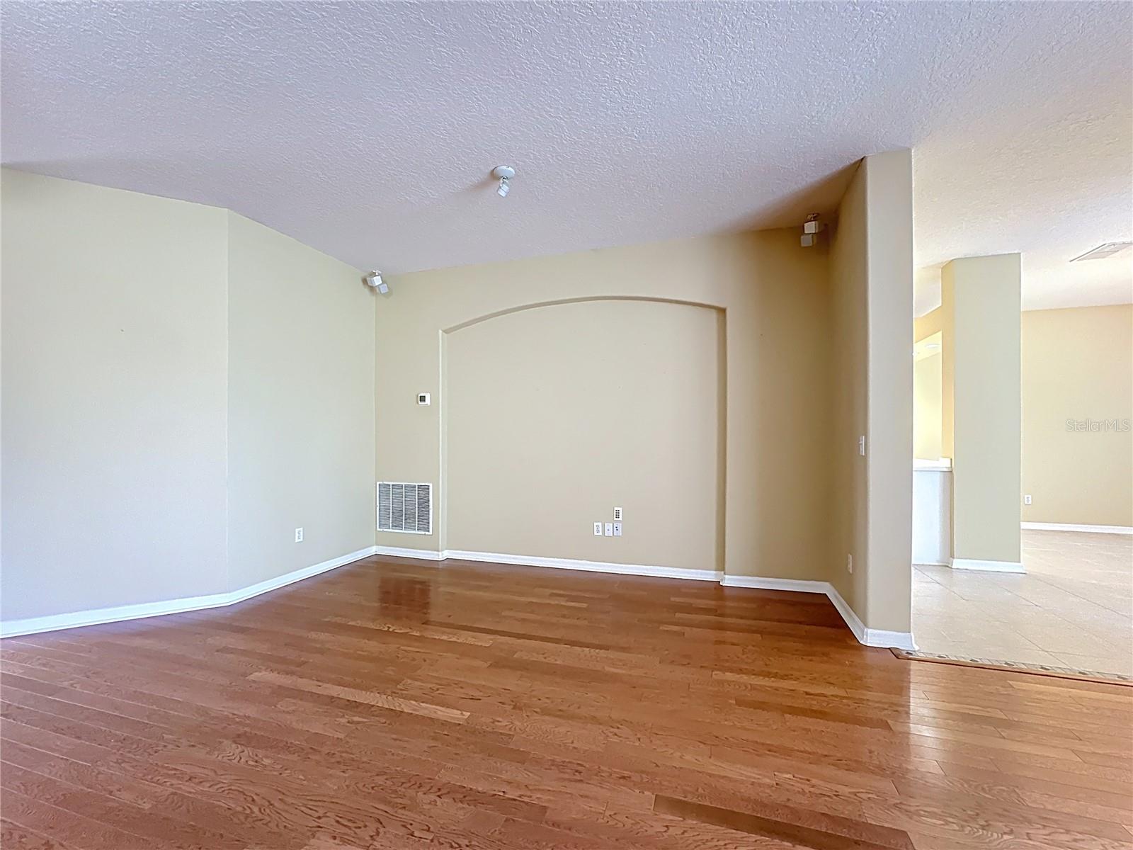 Image 8 of 46 For 2409 Twickingham Court