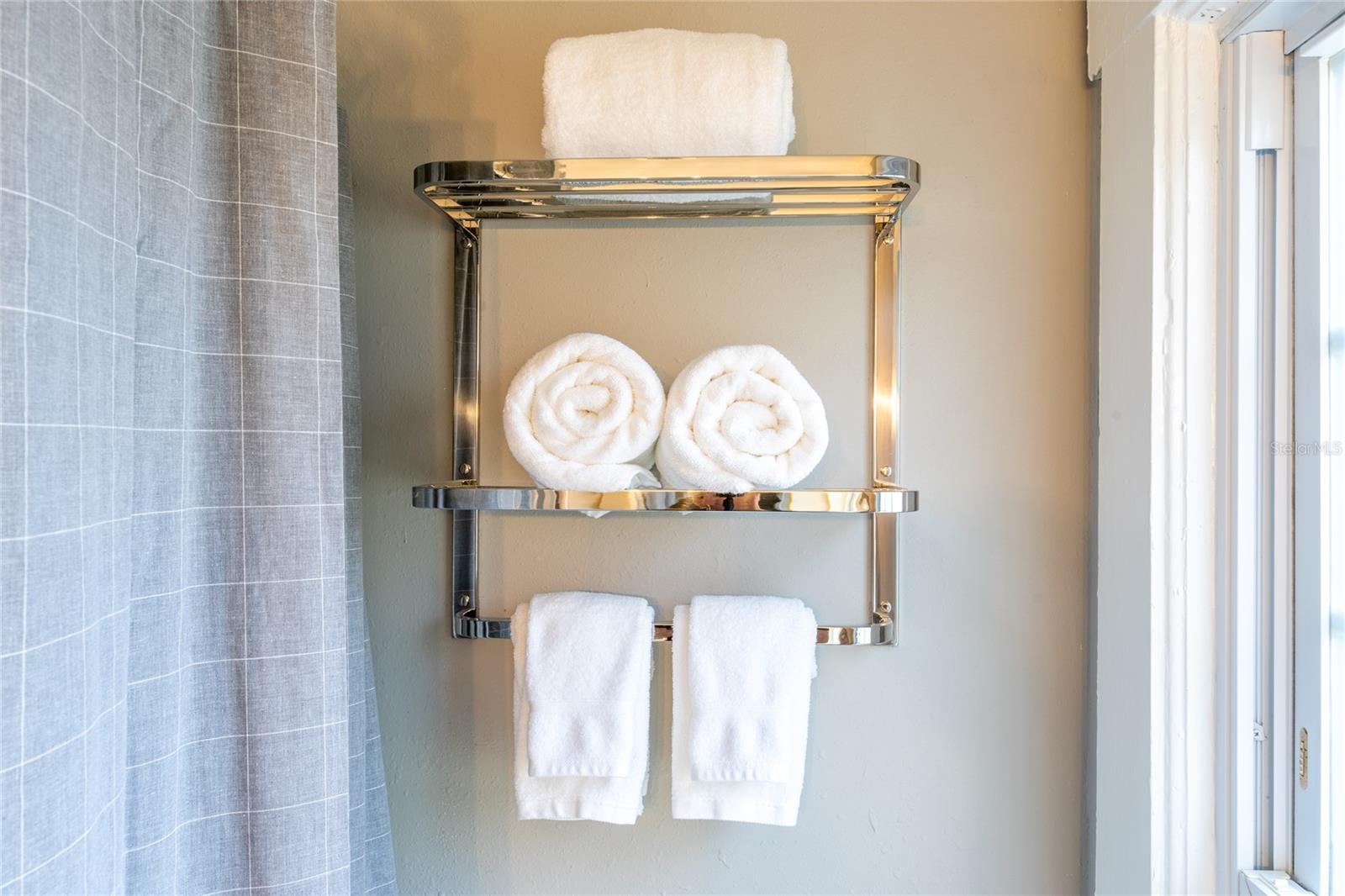 Image 13 of 36 For 515.5 Daniels Avenue