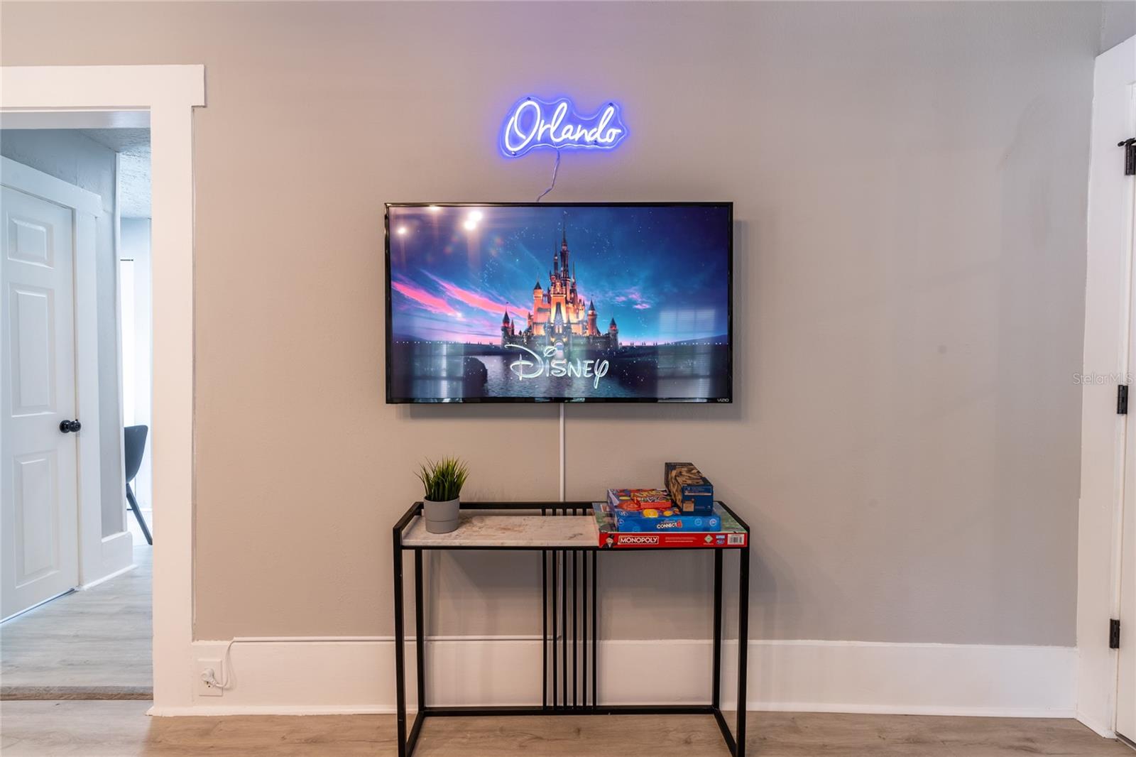 Image 21 of 36 For 515.5 Daniels Avenue