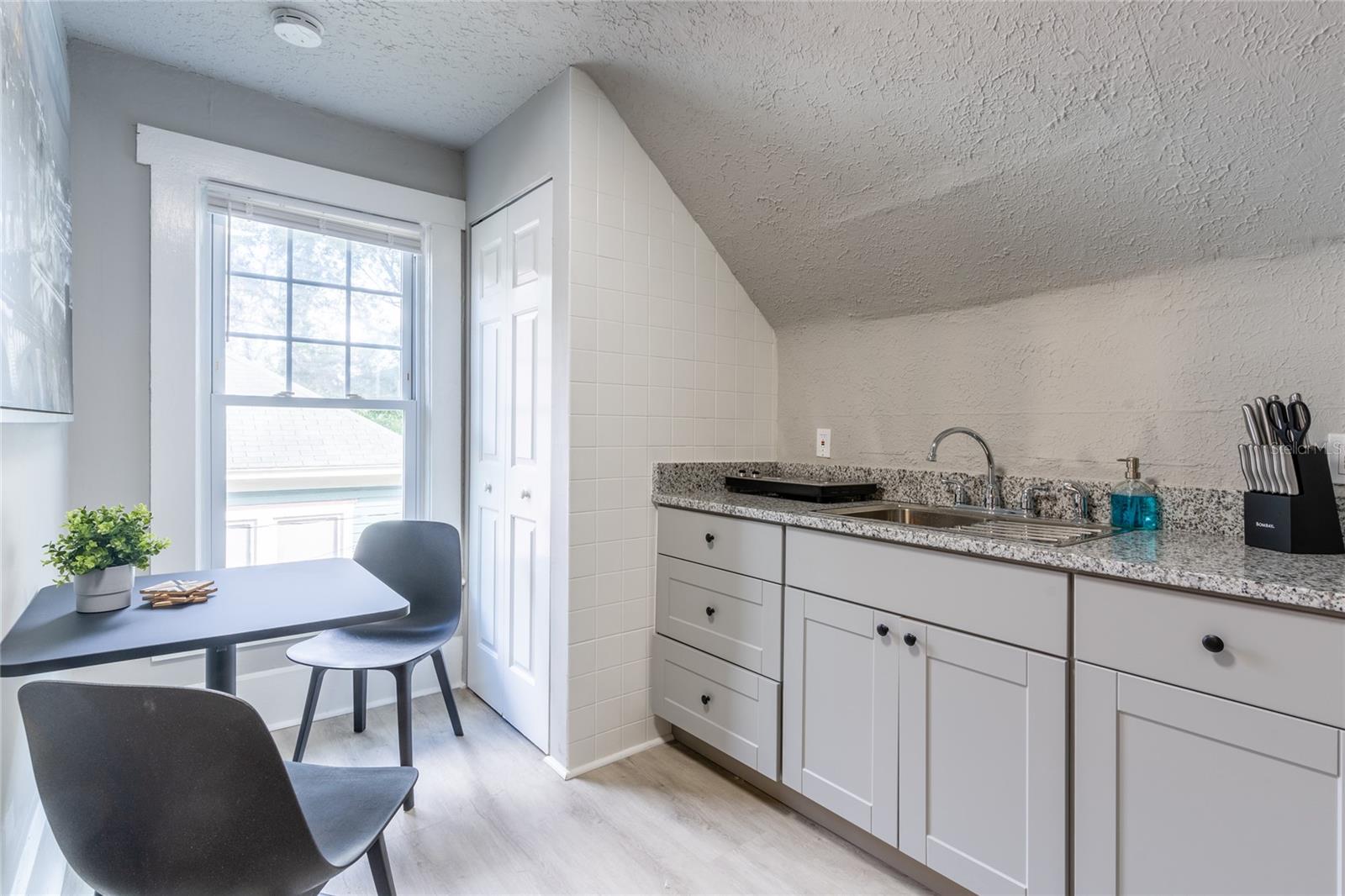 Image 22 of 36 For 515.5 Daniels Avenue