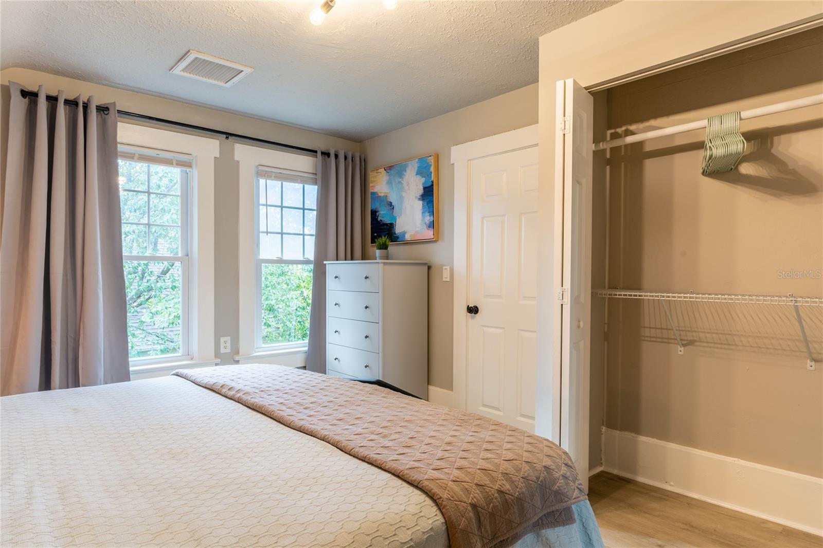 Image 24 of 36 For 515.5 Daniels Avenue