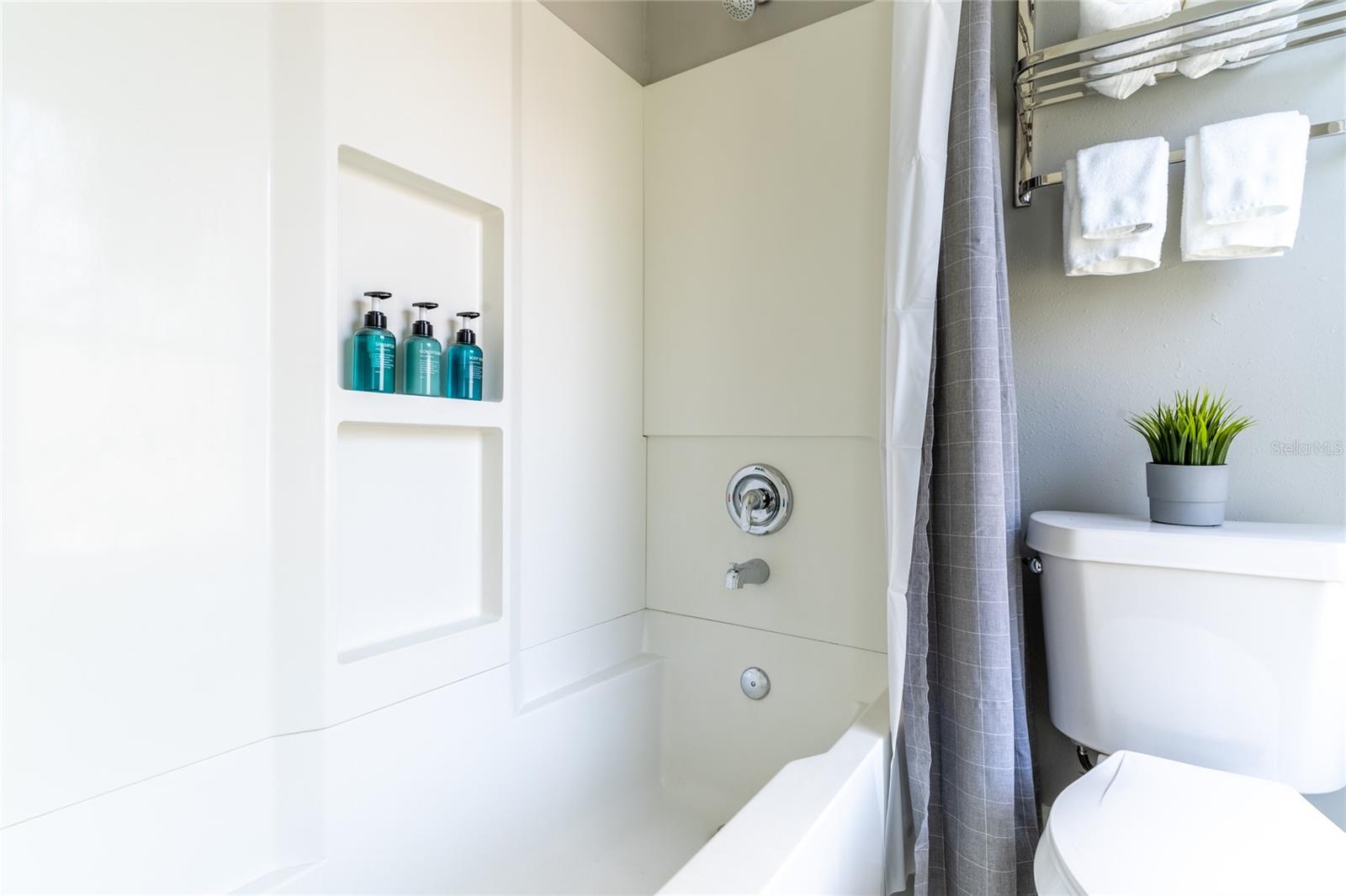 Image 25 of 36 For 515.5 Daniels Avenue