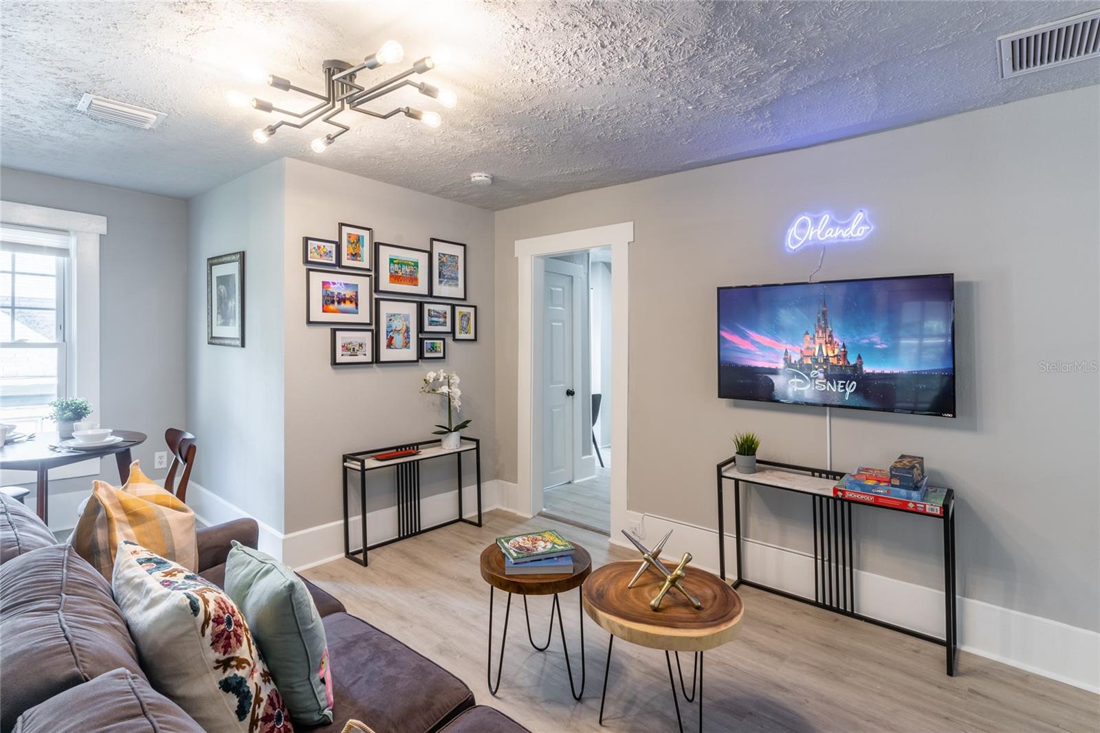 Image 3 of 36 For 515.5 Daniels Avenue