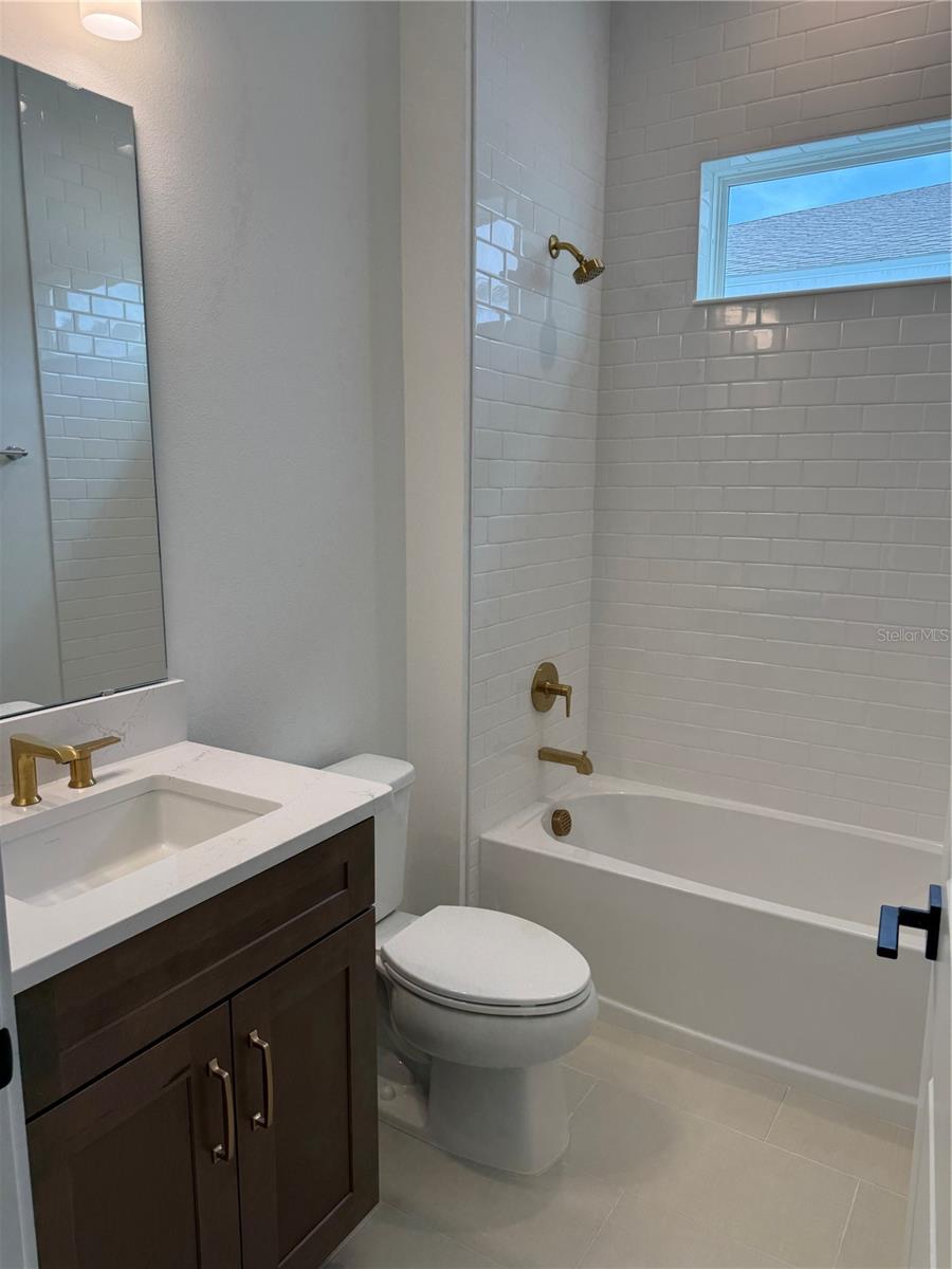 Image 11 of 34 For 1012 Gloryland Court