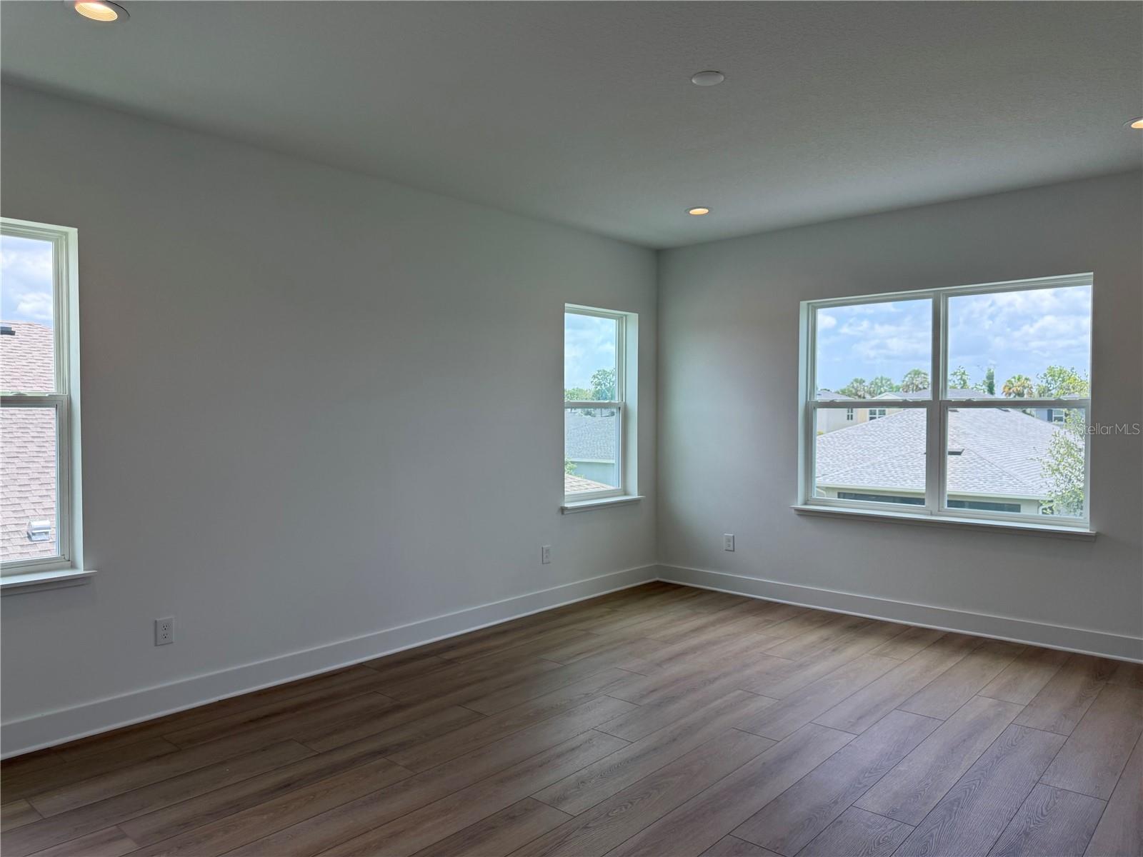 Image 14 of 34 For 1012 Gloryland Court