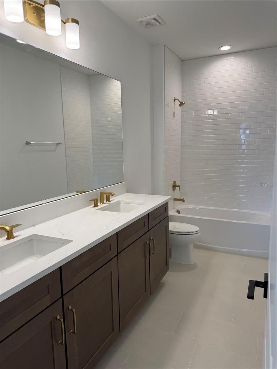 Image 18 of 34 For 1012 Gloryland Court