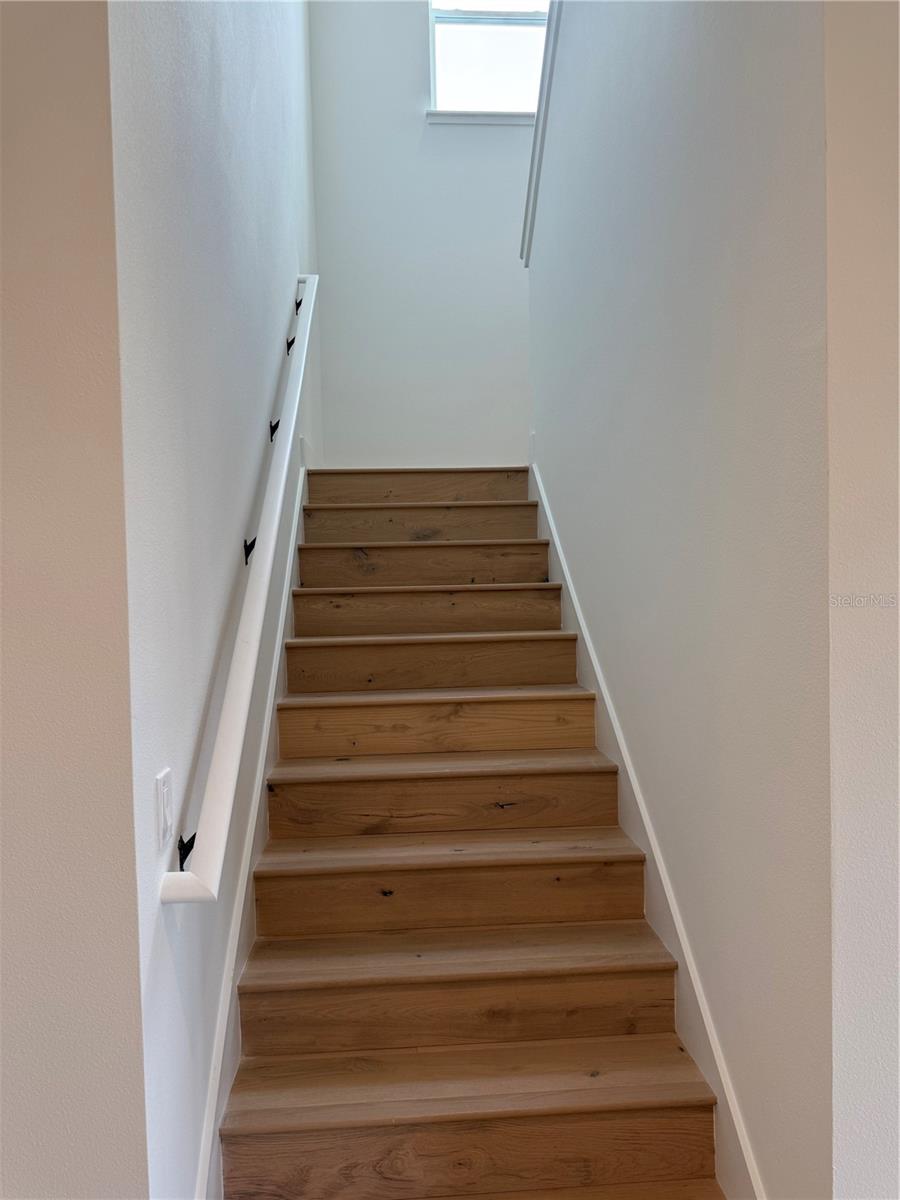 Image 4 of 34 For 1012 Gloryland Court